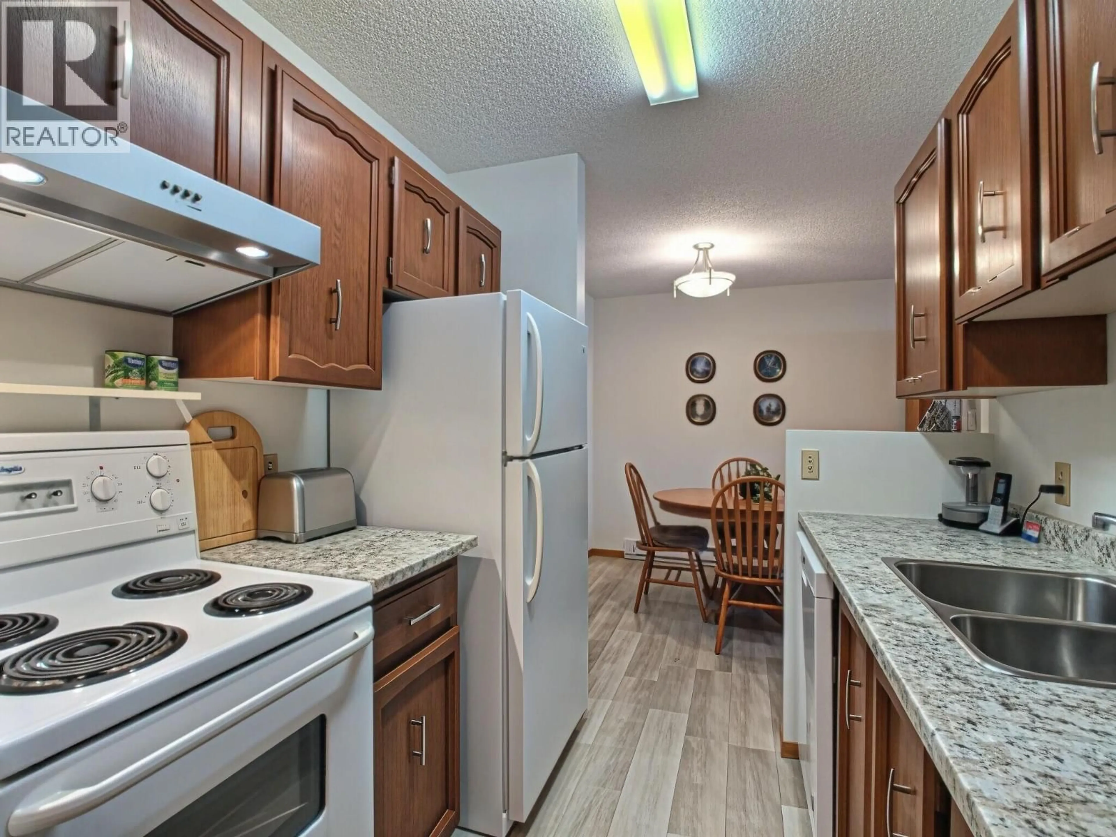 Standard kitchen, unknown for 106 - 2515 12TH STREET SOUTH, Cranbrook British Columbia V1C5X3