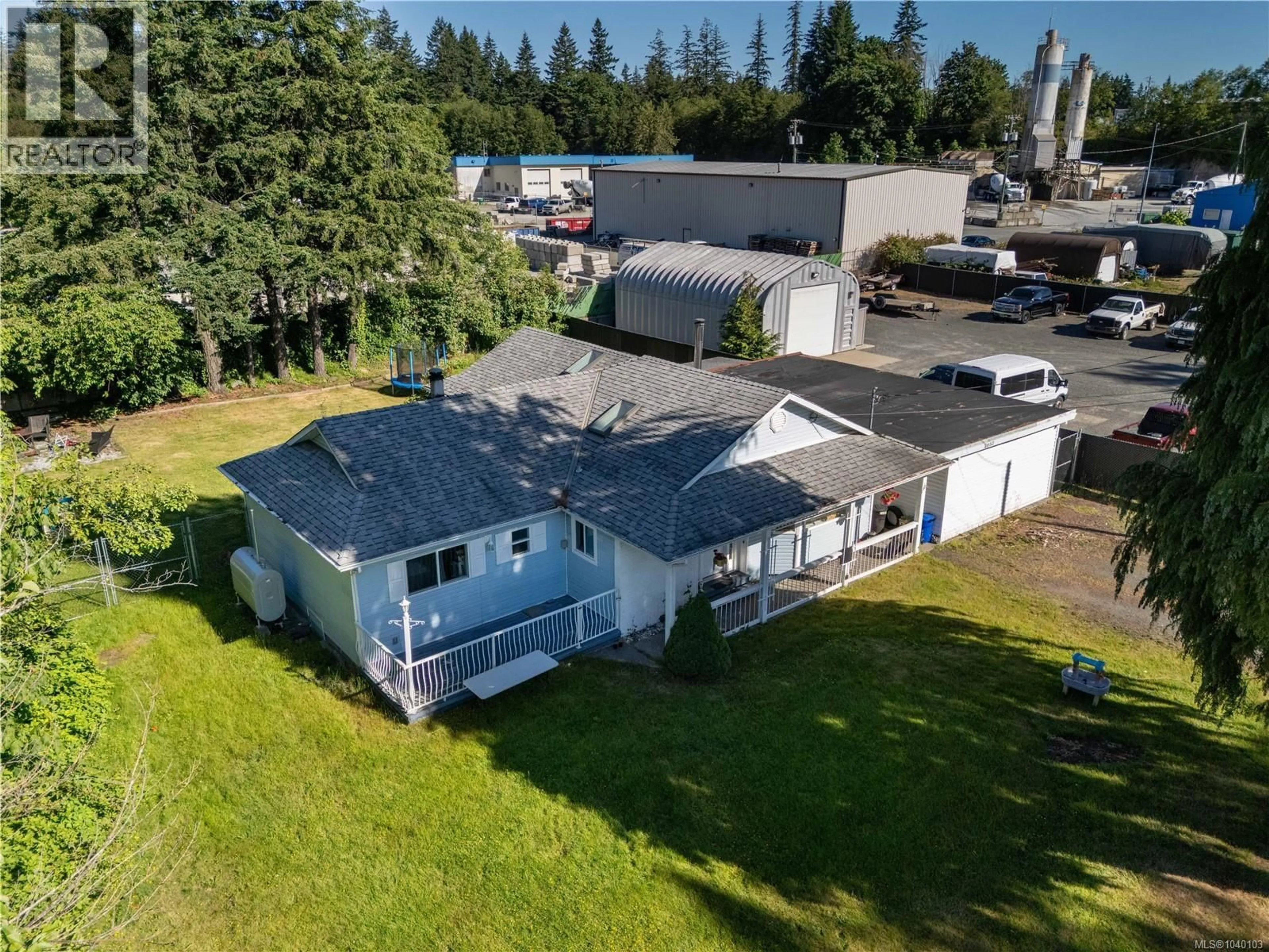 A pic from outside/outdoor area/front of a property/back of a property/a pic from drone, unknown for 2480 ISLAND HIGHWAY, Campbell River British Columbia V9W2H1