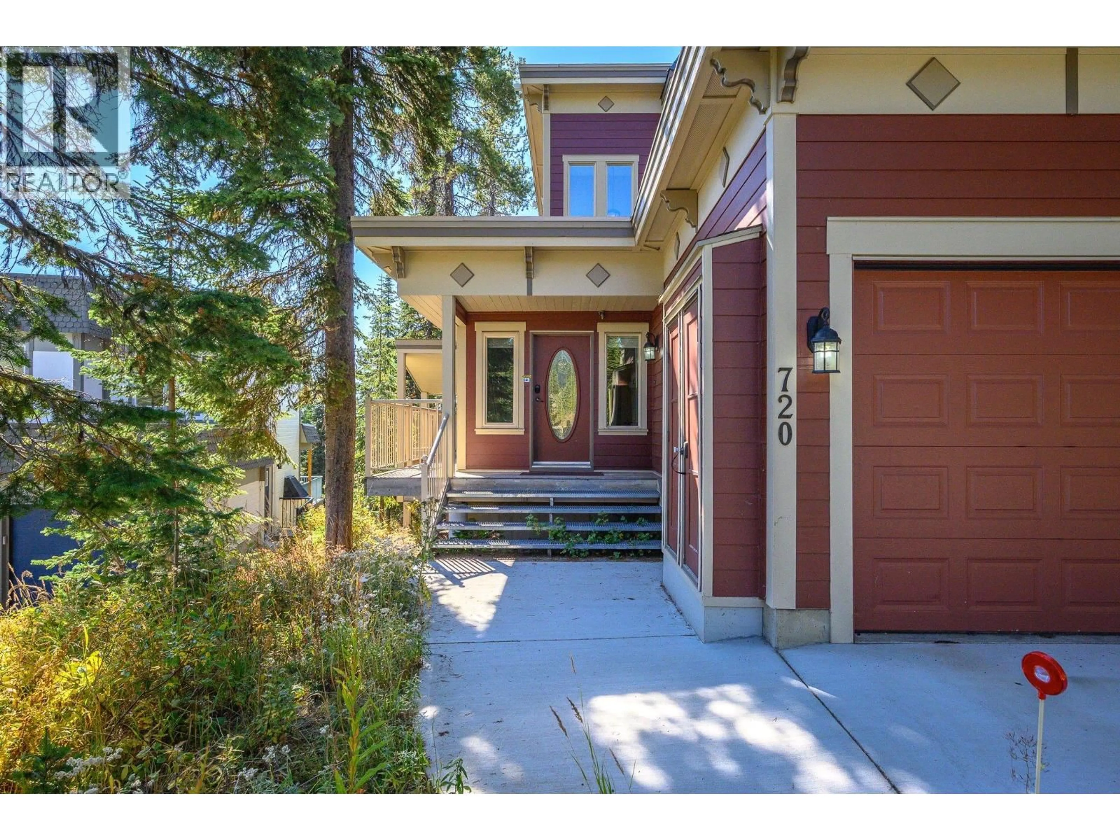 Indoor entryway for 720 MONASHEE COURT, Silver Star British Columbia V1B0S5