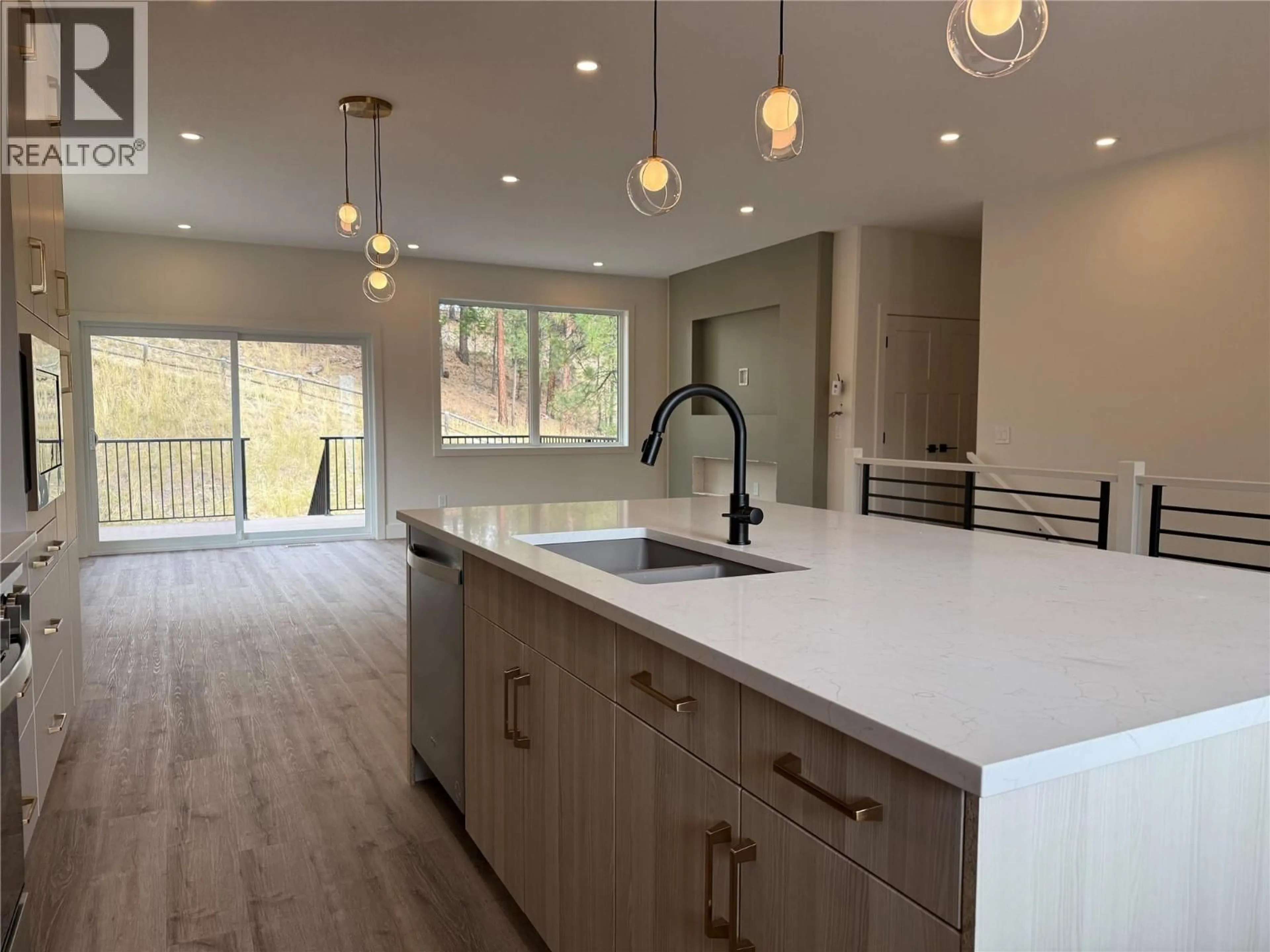 Open concept kitchen, unknown for 148 SHADOW MOUNTAIN BOULEVARD, Cranbrook British Columbia V1C7C3
