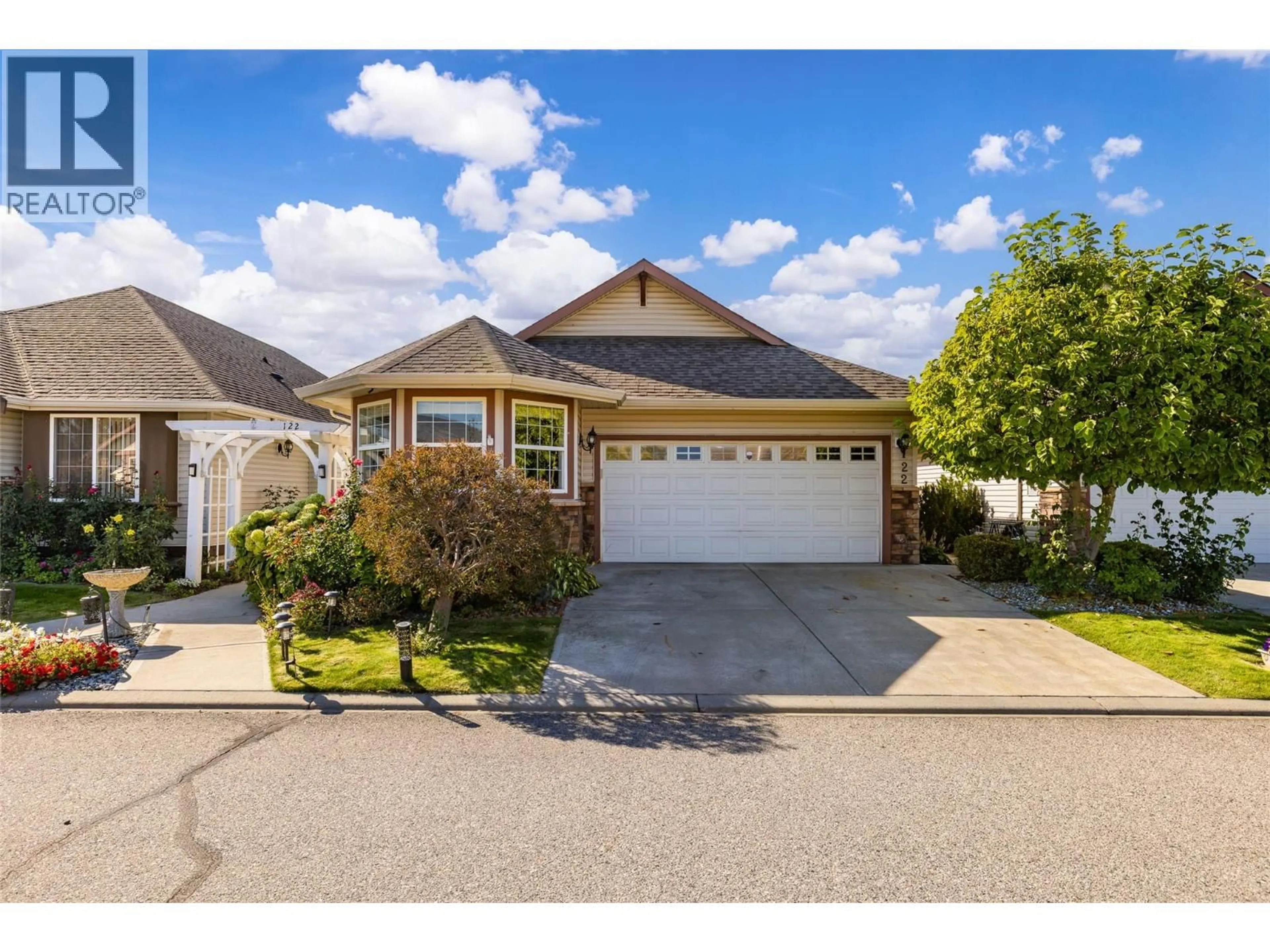 Home with vinyl exterior material, street for 122 - 1188 HOUGHTON ROAD, Kelowna British Columbia V1X2C9
