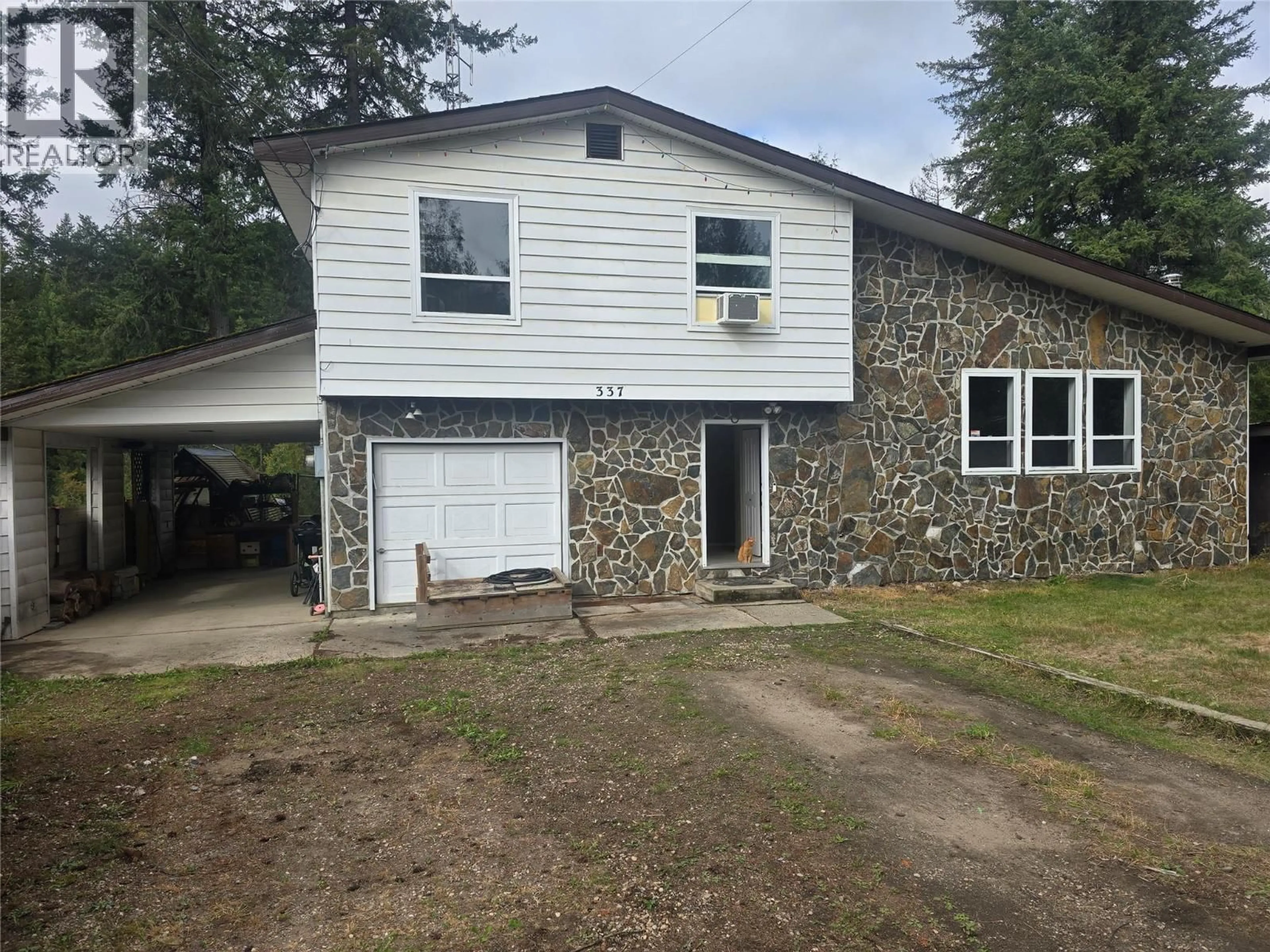 A pic from outside/outdoor area/front of a property/back of a property/a pic from drone, building for 337 RIVERVIEW CRESCENT, Clearwater British Columbia V0E1N2