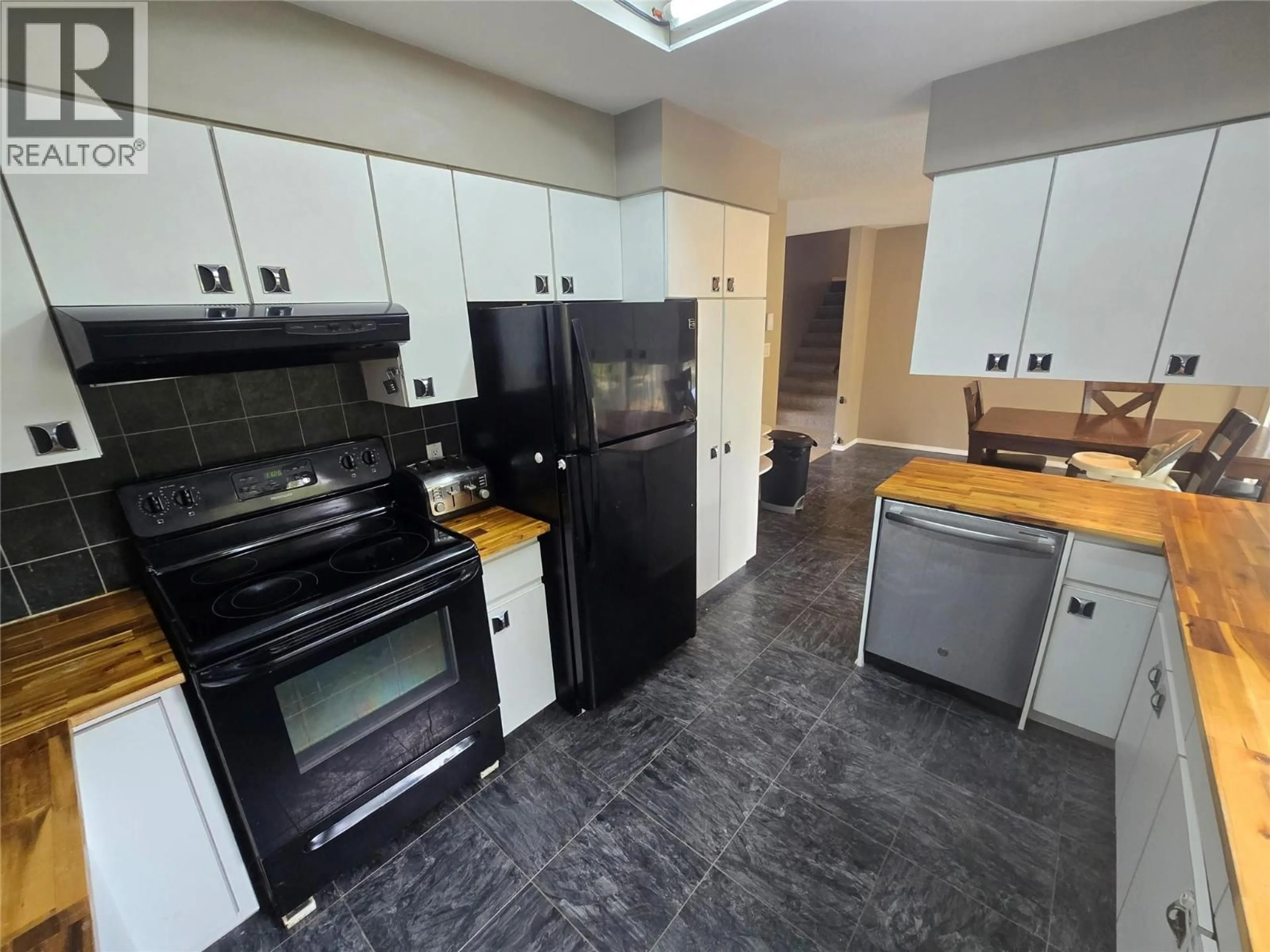 Standard kitchen, ceramic/tile floor for 337 RIVERVIEW CRESCENT, Clearwater British Columbia V0E1N2