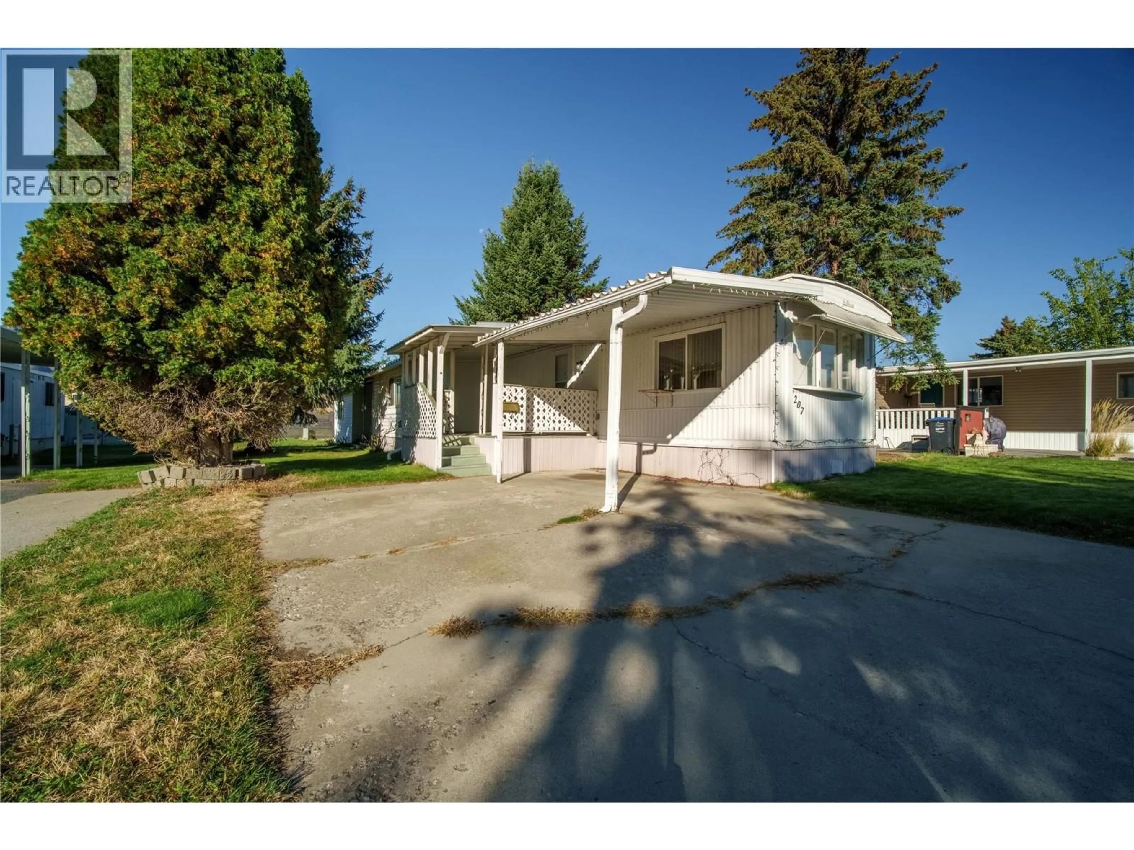 A pic from outside/outdoor area/front of a property/back of a property/a pic from drone, street for 207 - 197 DAUPHIN AVENUE, Penticton British Columbia V2A3S3