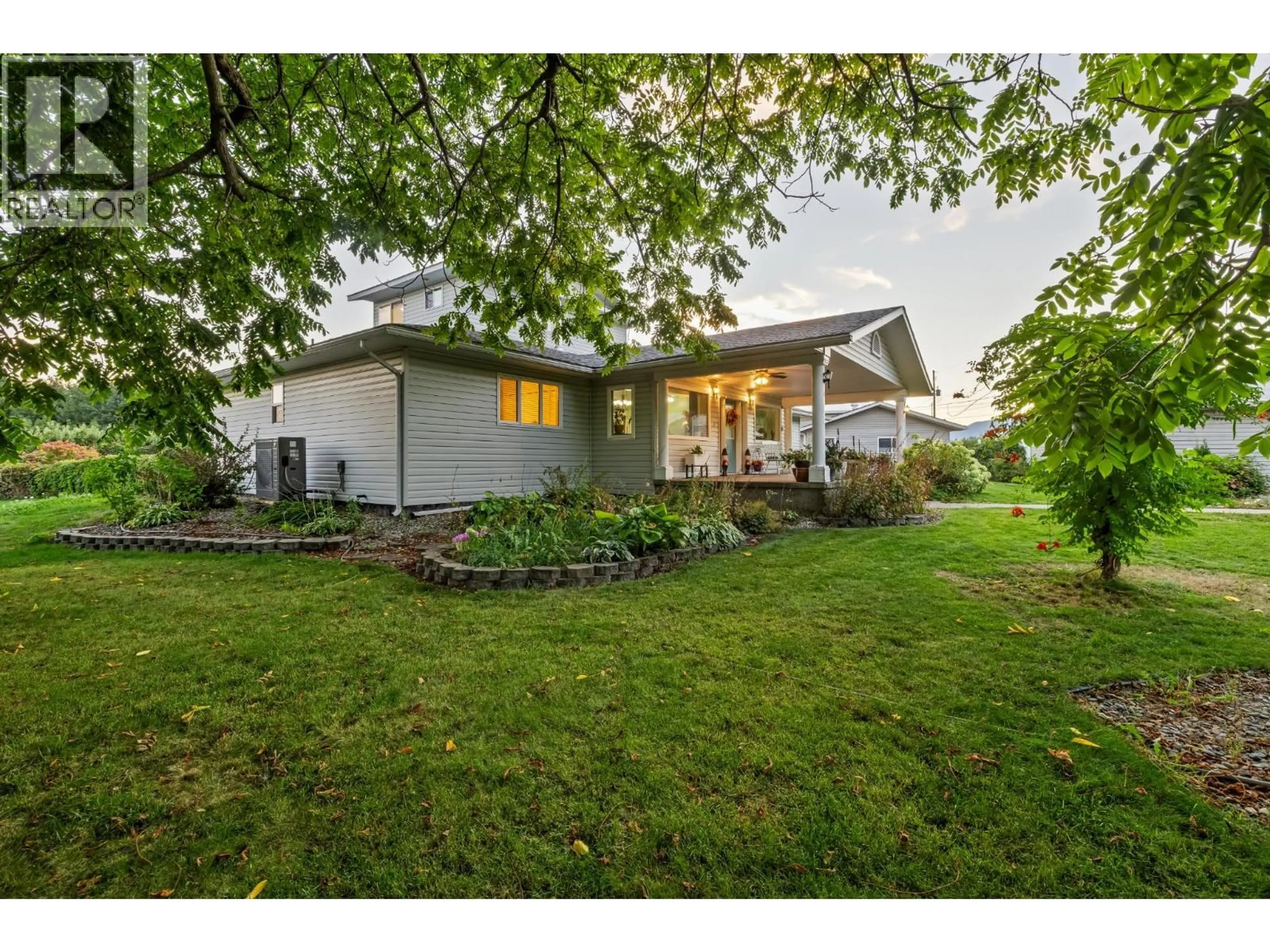 A pic from outside/outdoor area/front of a property/back of a property/a pic from drone, unknown for 409 33RD AVENUE, Creston British Columbia V0B1G1