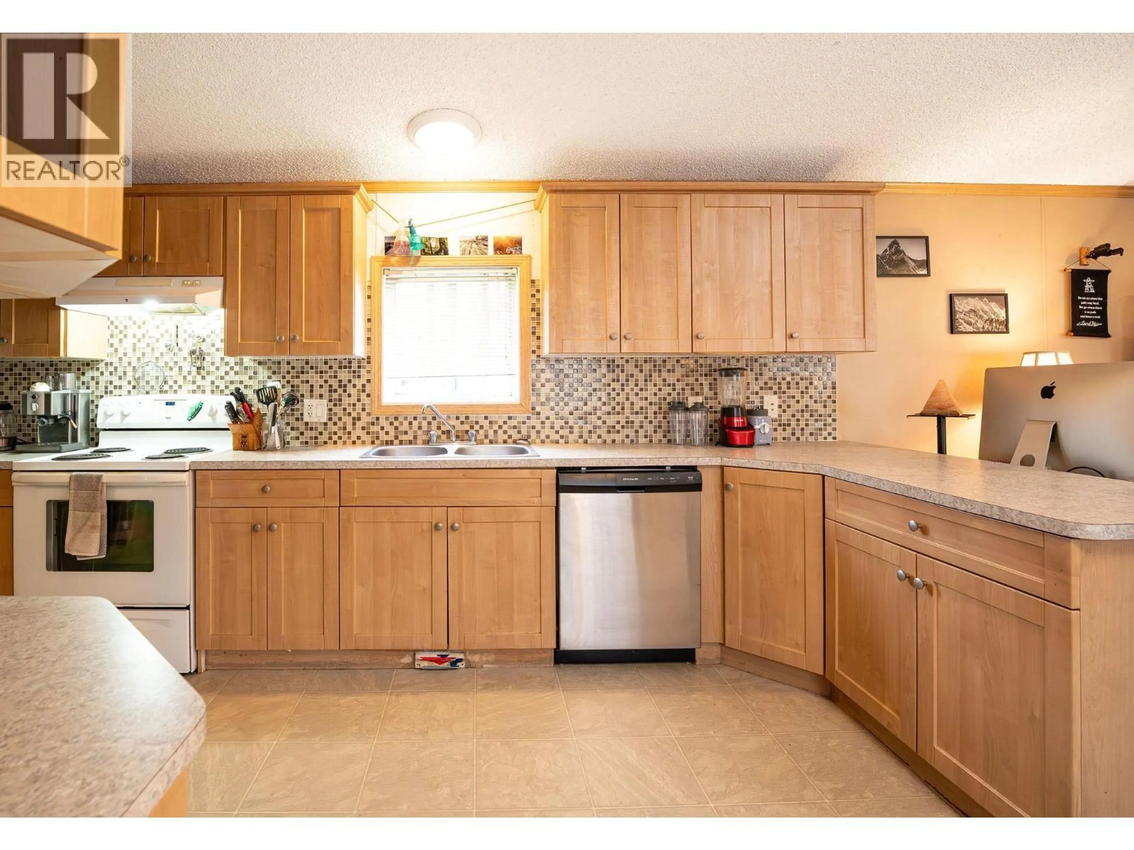 Standard kitchen, unknown for 1 - 318 HUMBERT STREET, Revelstoke British Columbia V0E2S0