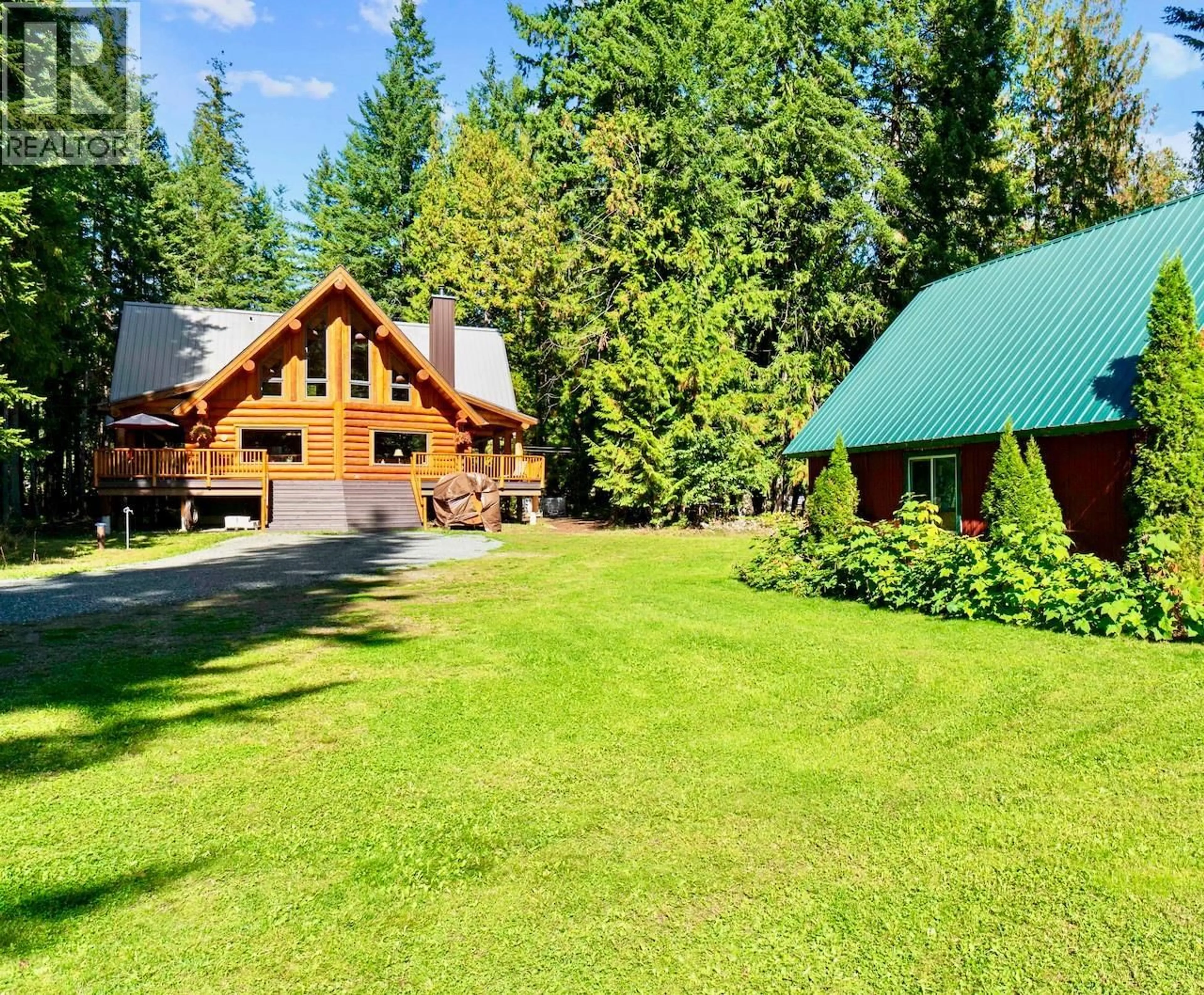 A pic from outside/outdoor area/front of a property/back of a property/a pic from drone, mountain view for 2380 WM BROWN ROAD, Magna Bay British Columbia V0E1M7