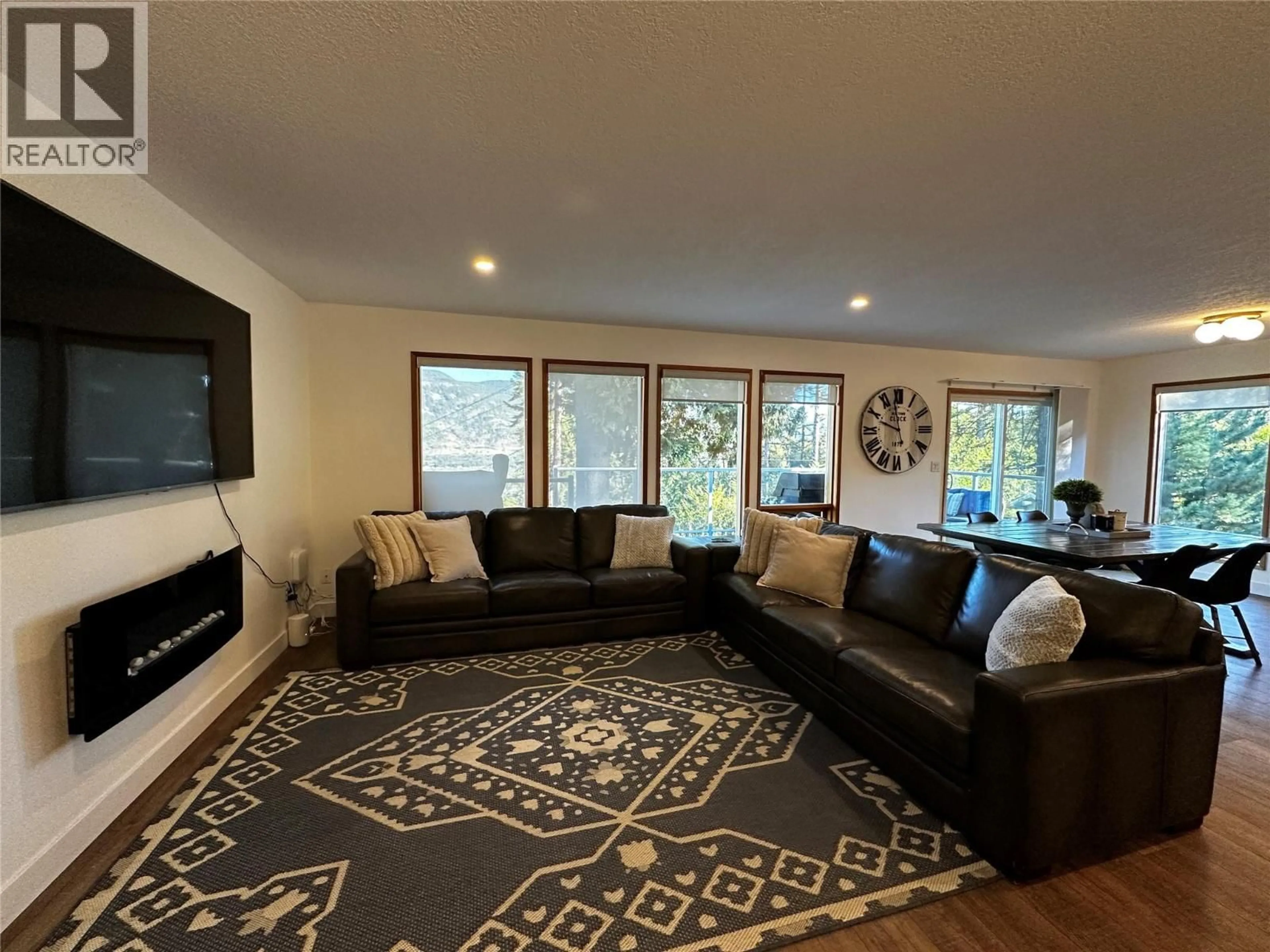 Living room with furniture, unknown for 1301 GROSVENOR PLACE, Castlegar British Columbia V1N3X8