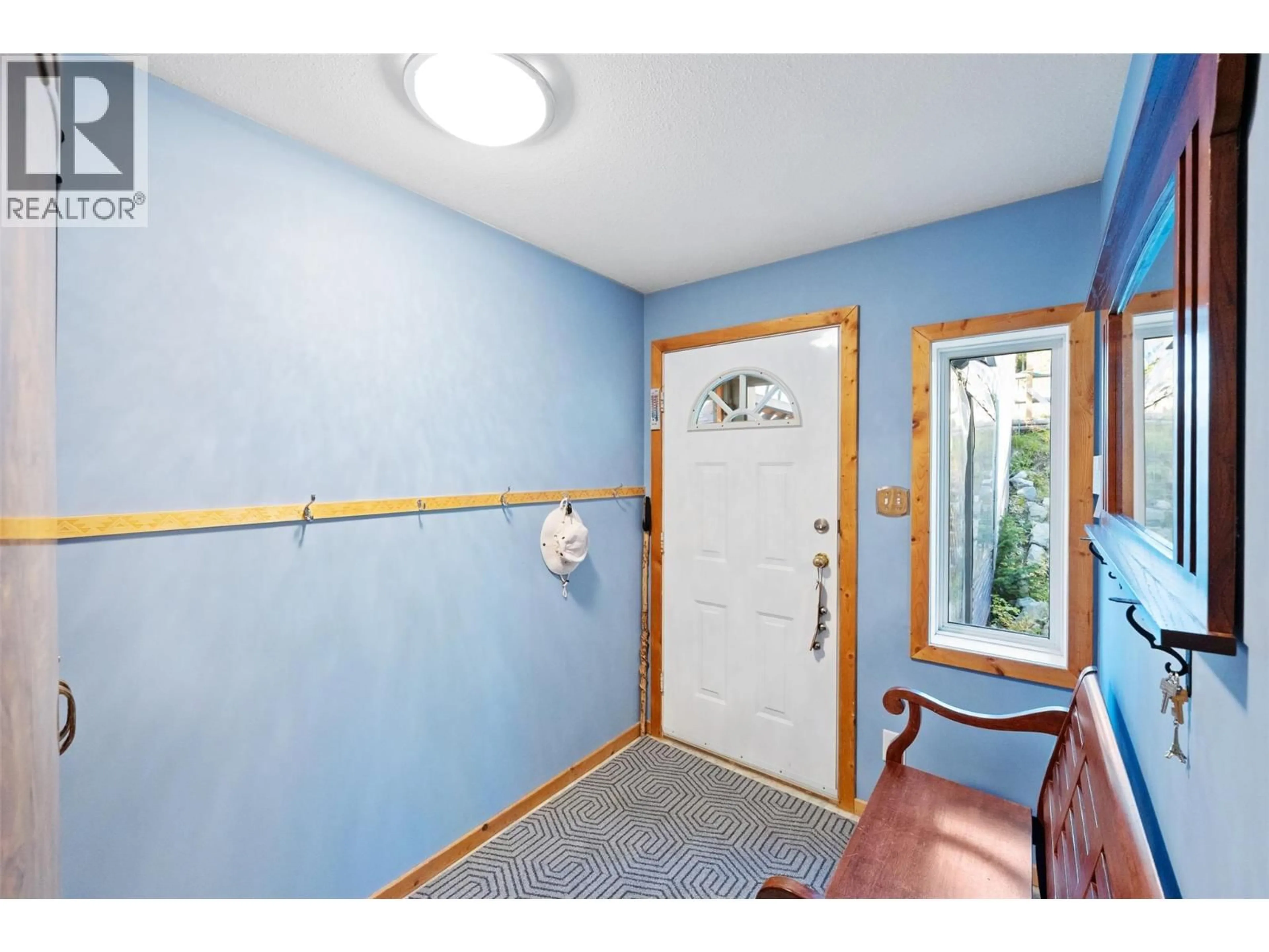 Indoor entryway for 160 COUGAR ROAD, Oliver British Columbia V0H1T8