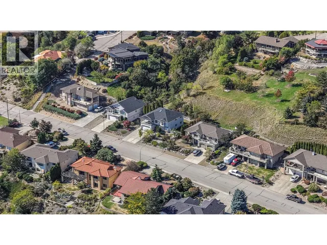 8210 STONERIDGE DRIVE, Coldstream 5