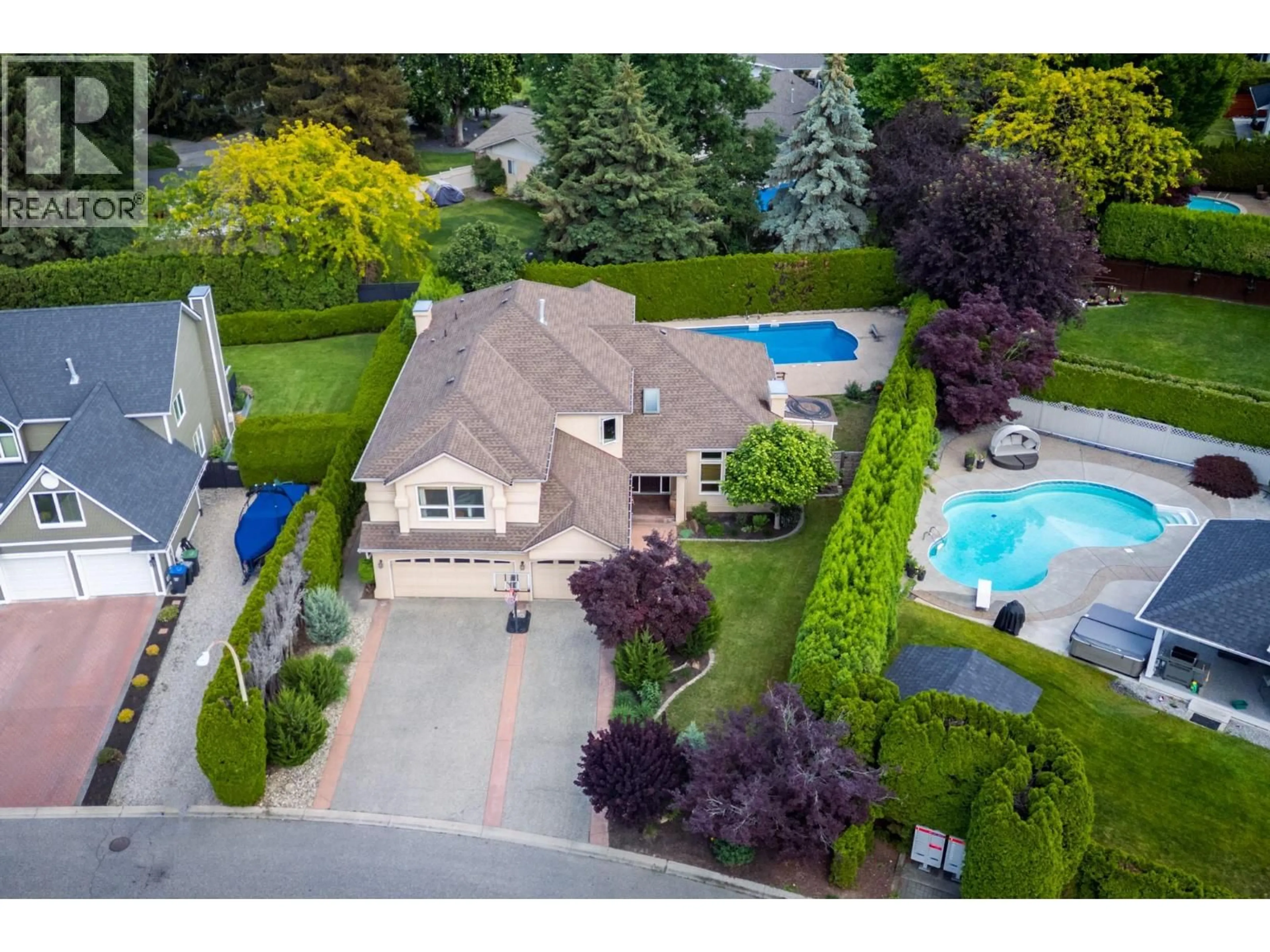 A pic from outside/outdoor area/front of a property/back of a property/a pic from drone, street for 492 CARONA CRESCENT, Kelowna British Columbia V1W3C6