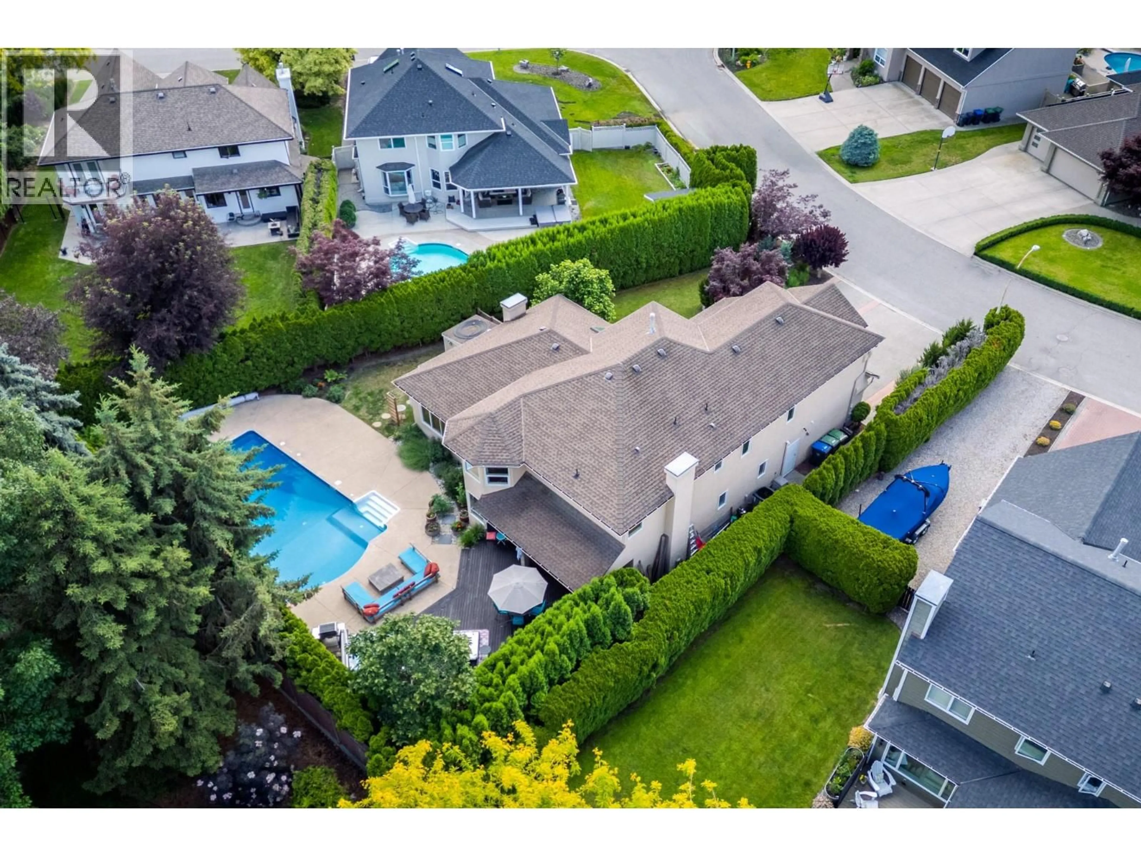 A pic from outside/outdoor area/front of a property/back of a property/a pic from drone, street for 492 CARONA CRESCENT, Kelowna British Columbia V1W3C6