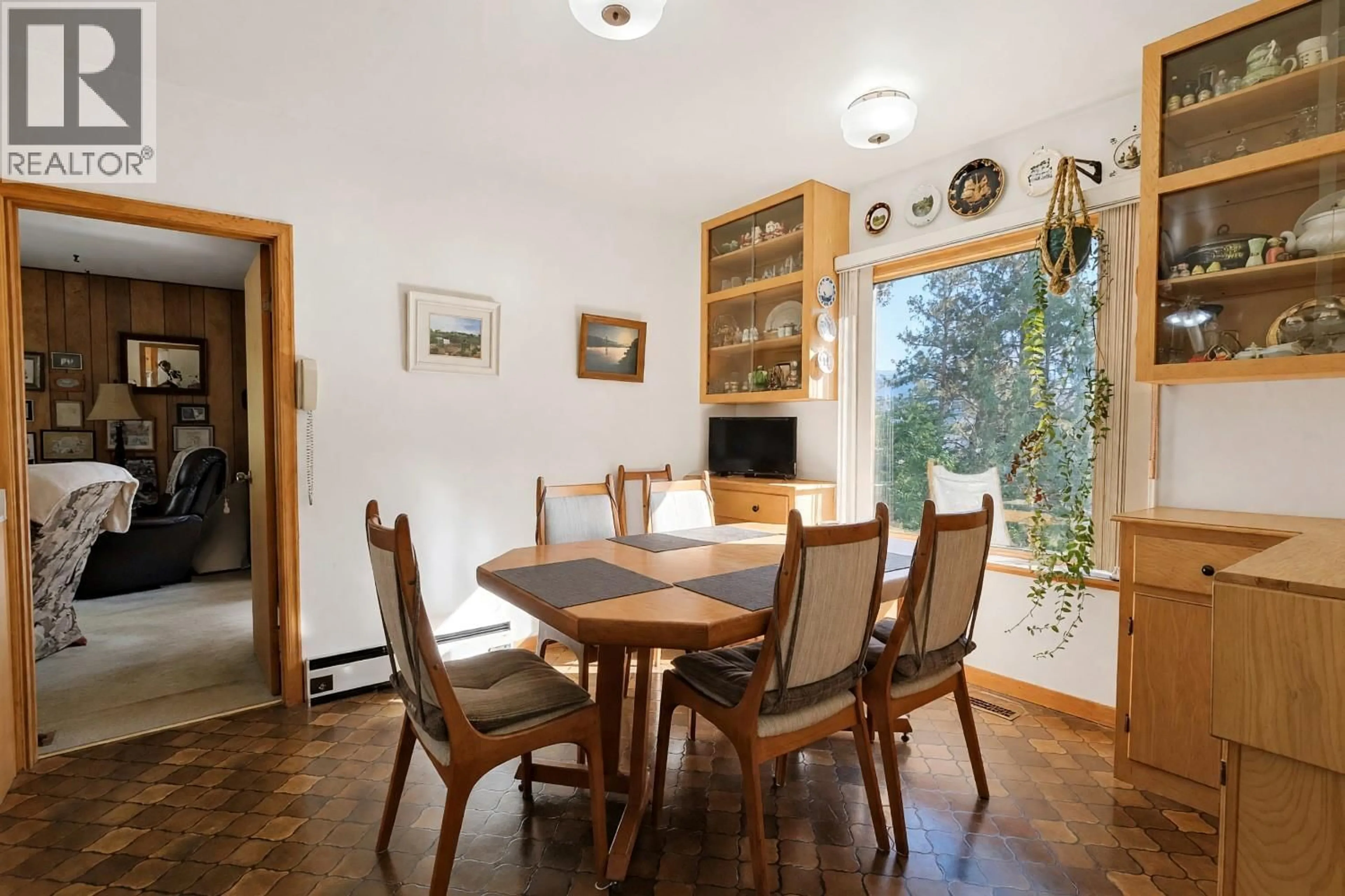 Dining room, wood/laminate floor for 15610 FOSBERY ROAD, Summerland British Columbia V0H1Z6