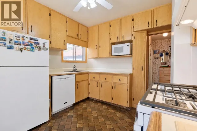 15610 FOSBERY ROAD, Summerland 5
