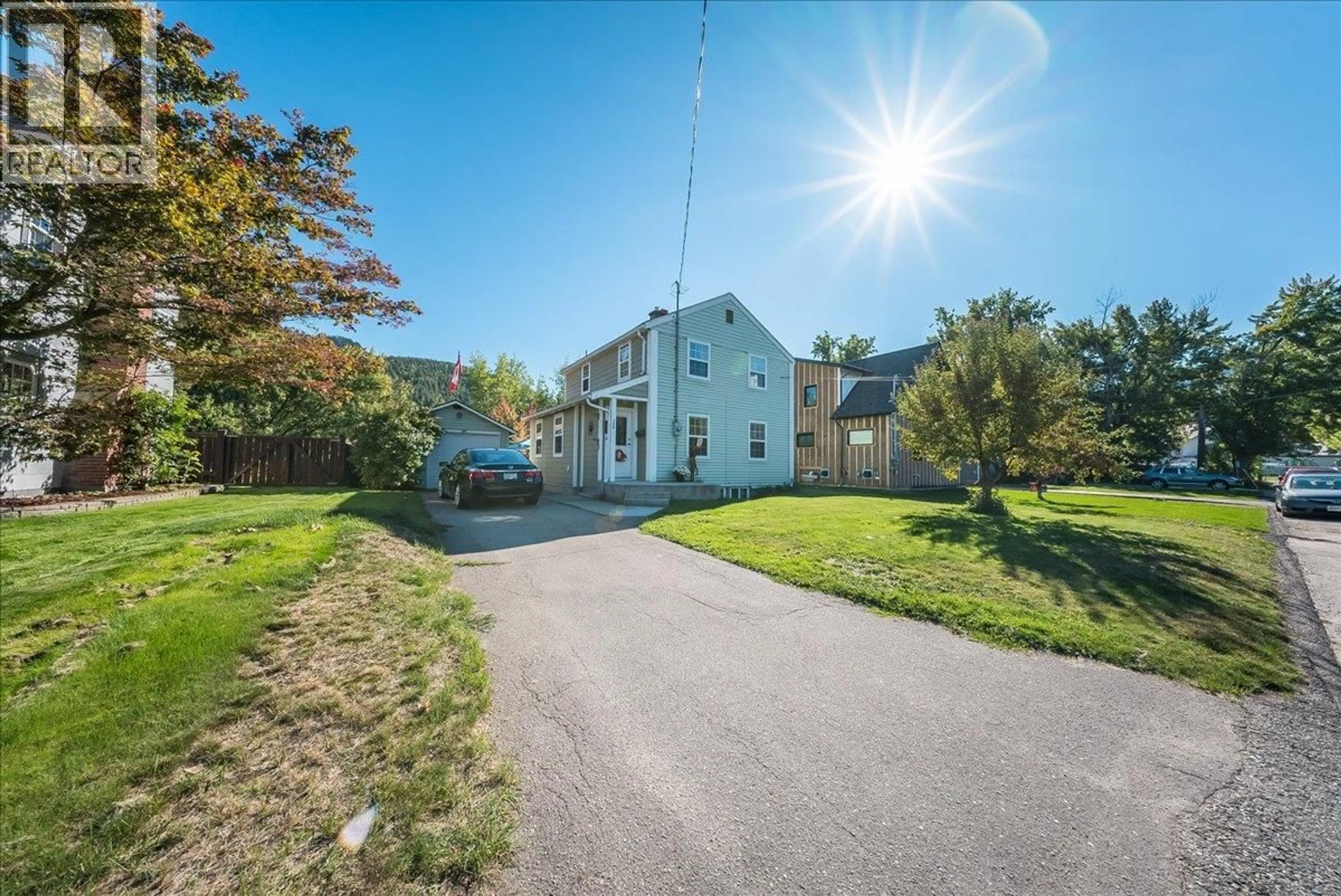 A pic from outside/outdoor area/front of a property/back of a property/a pic from drone, street for 160 OXFORD ROAD, Warfield British Columbia V1R2T3