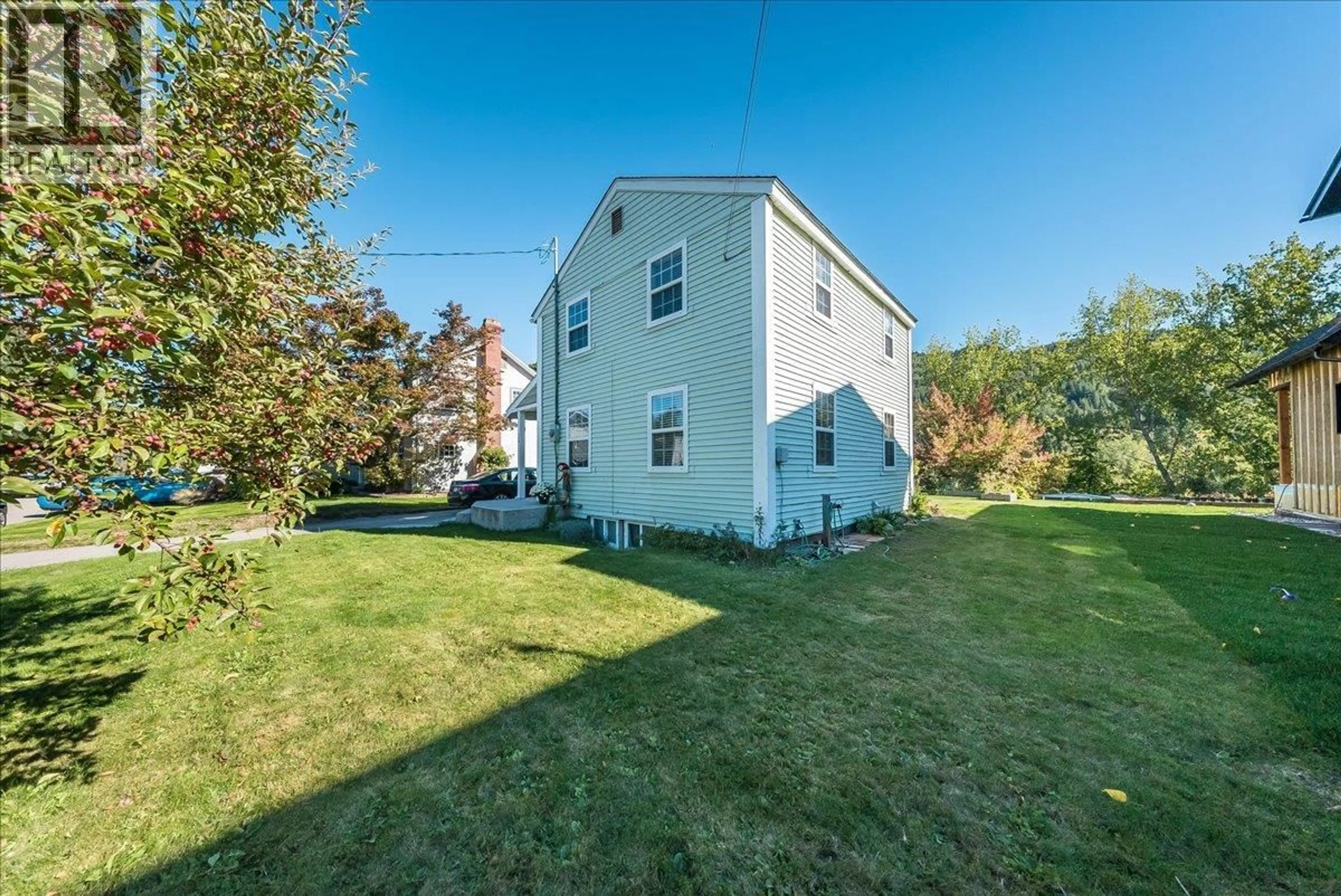 A pic from outside/outdoor area/front of a property/back of a property/a pic from drone, unknown for 160 OXFORD ROAD, Warfield British Columbia V1R2T3