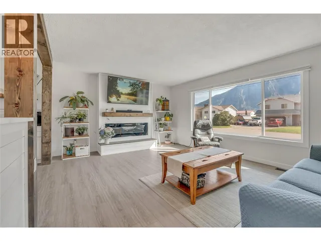 826 3RD AVENUE, Keremeos 3