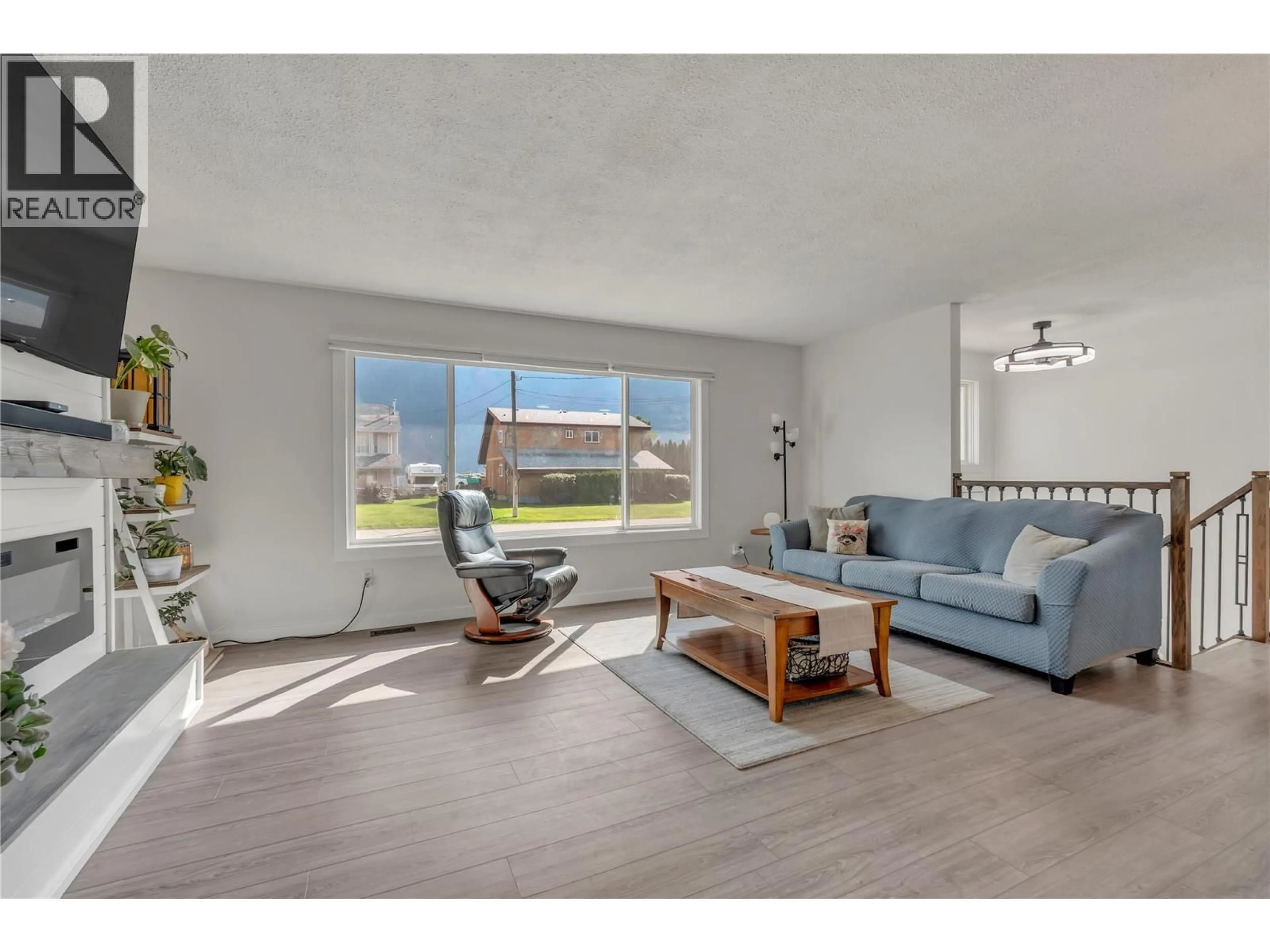 Living room with furniture, wood/laminate floor for 826 3RD AVENUE, Keremeos British Columbia V0X1N0