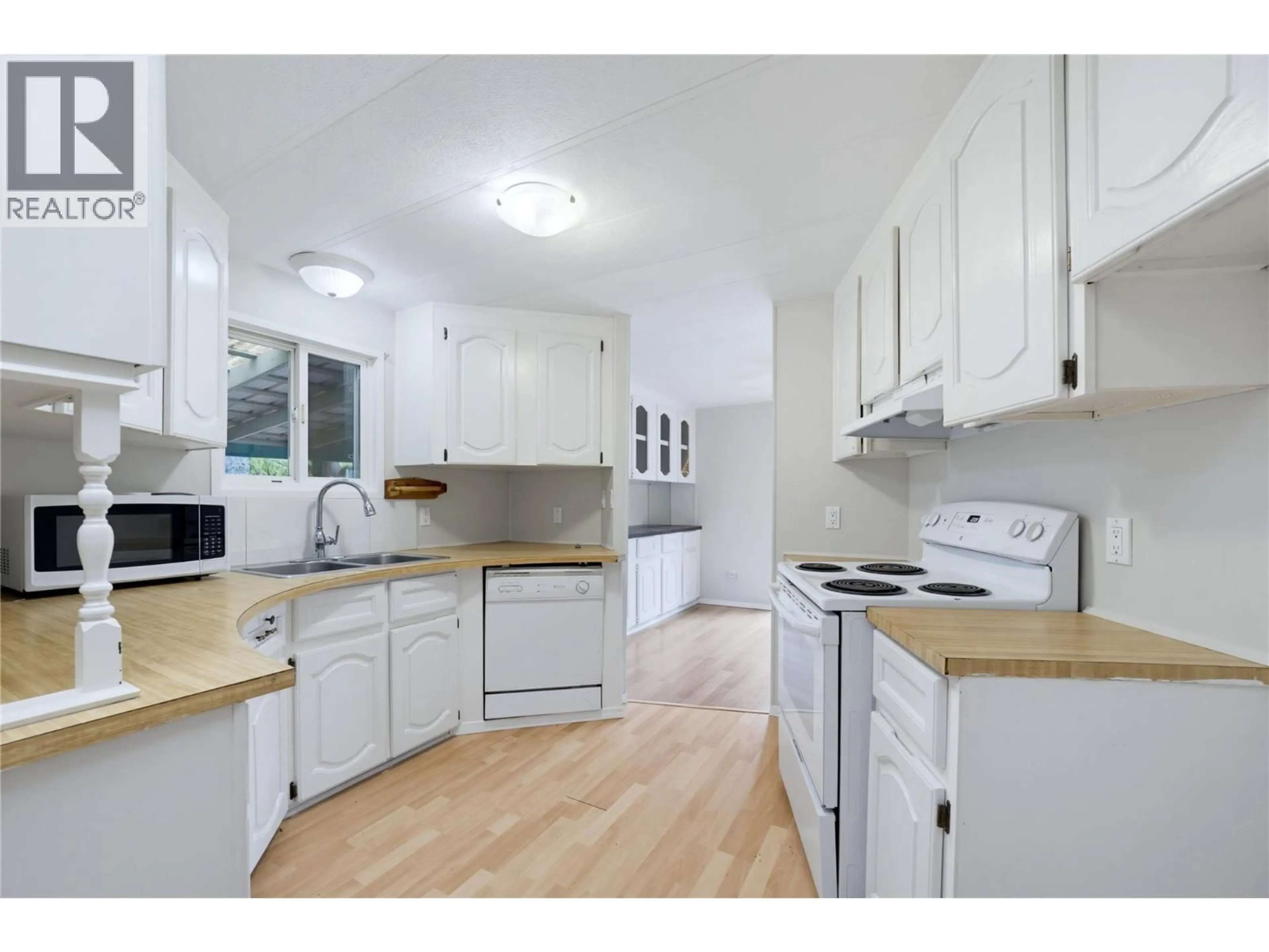 Standard kitchen, unknown for 8 - 5 97A HIGHWAY, Sicamous British Columbia V0E2V1