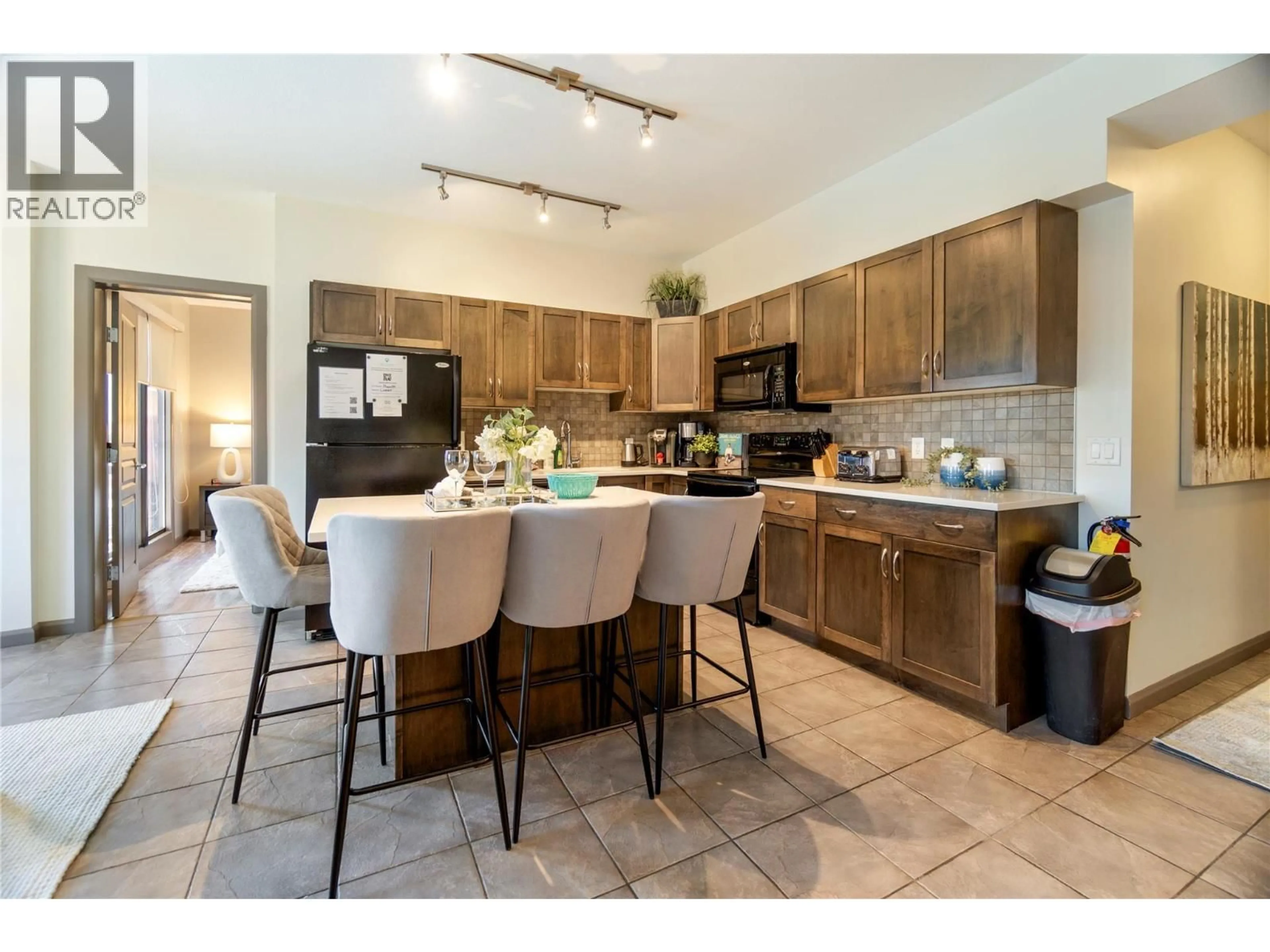 Open concept kitchen, ceramic/tile floor for 501 - 654 COOK ROAD, Kelowna British Columbia V1W3G7