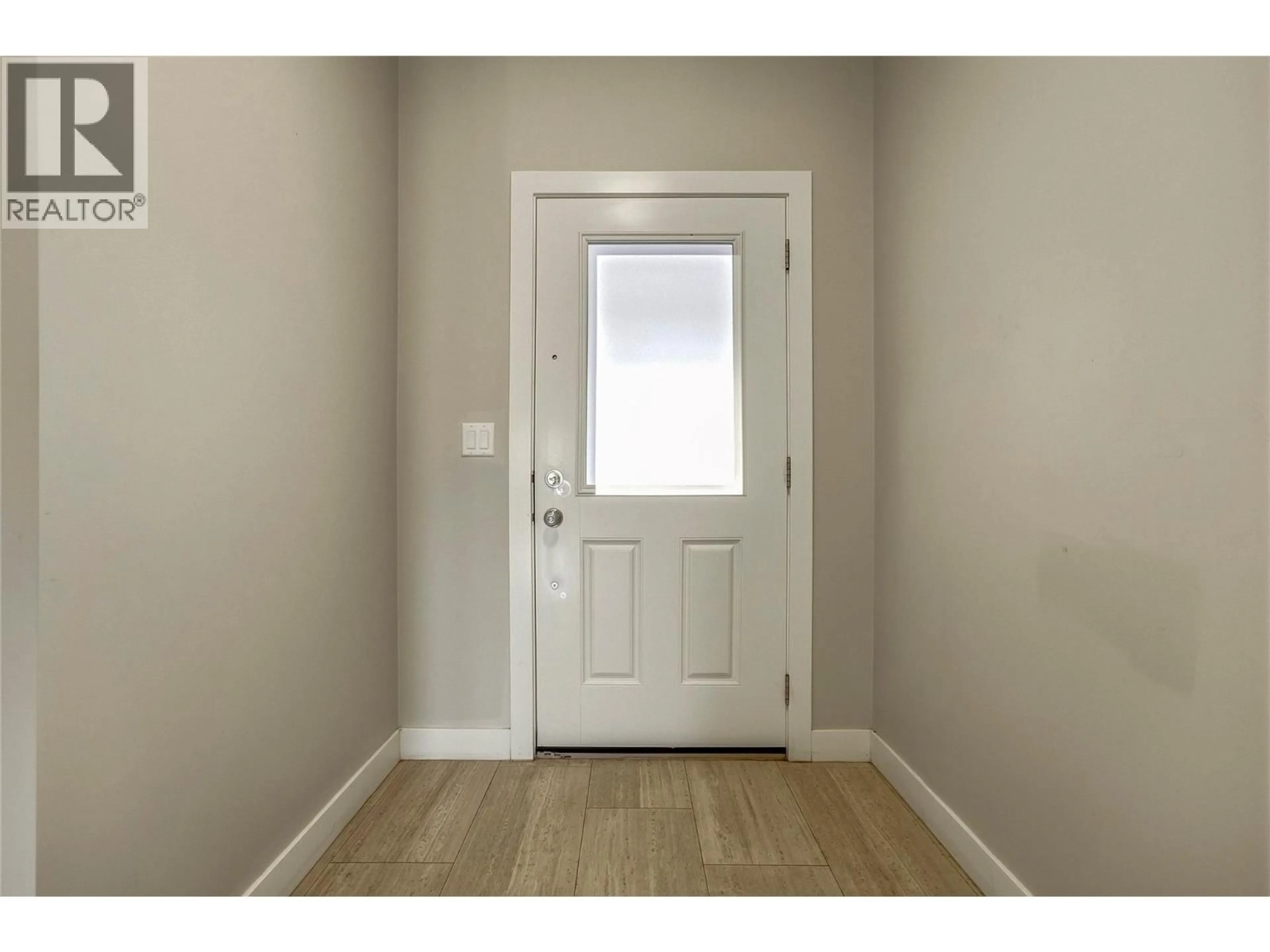 Indoor entryway for 13 - 4600 OKANAGAN AVENUE, Vernon British Columbia V1T0A8