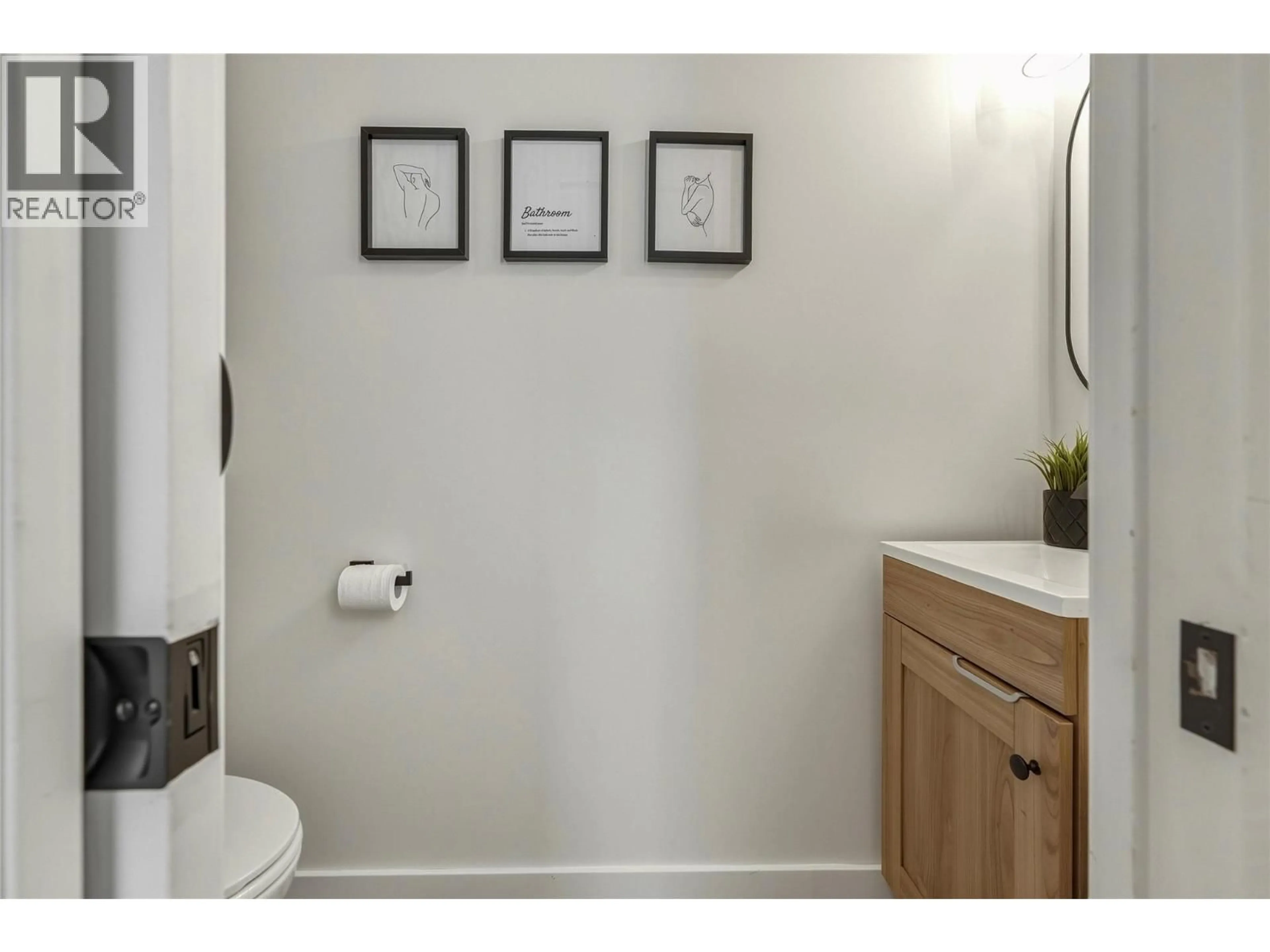 Standard bathroom, ceramic/tile floor for 18 - 2395 PLEASANT VALLEY ROAD, Armstrong British Columbia V4Y2A2