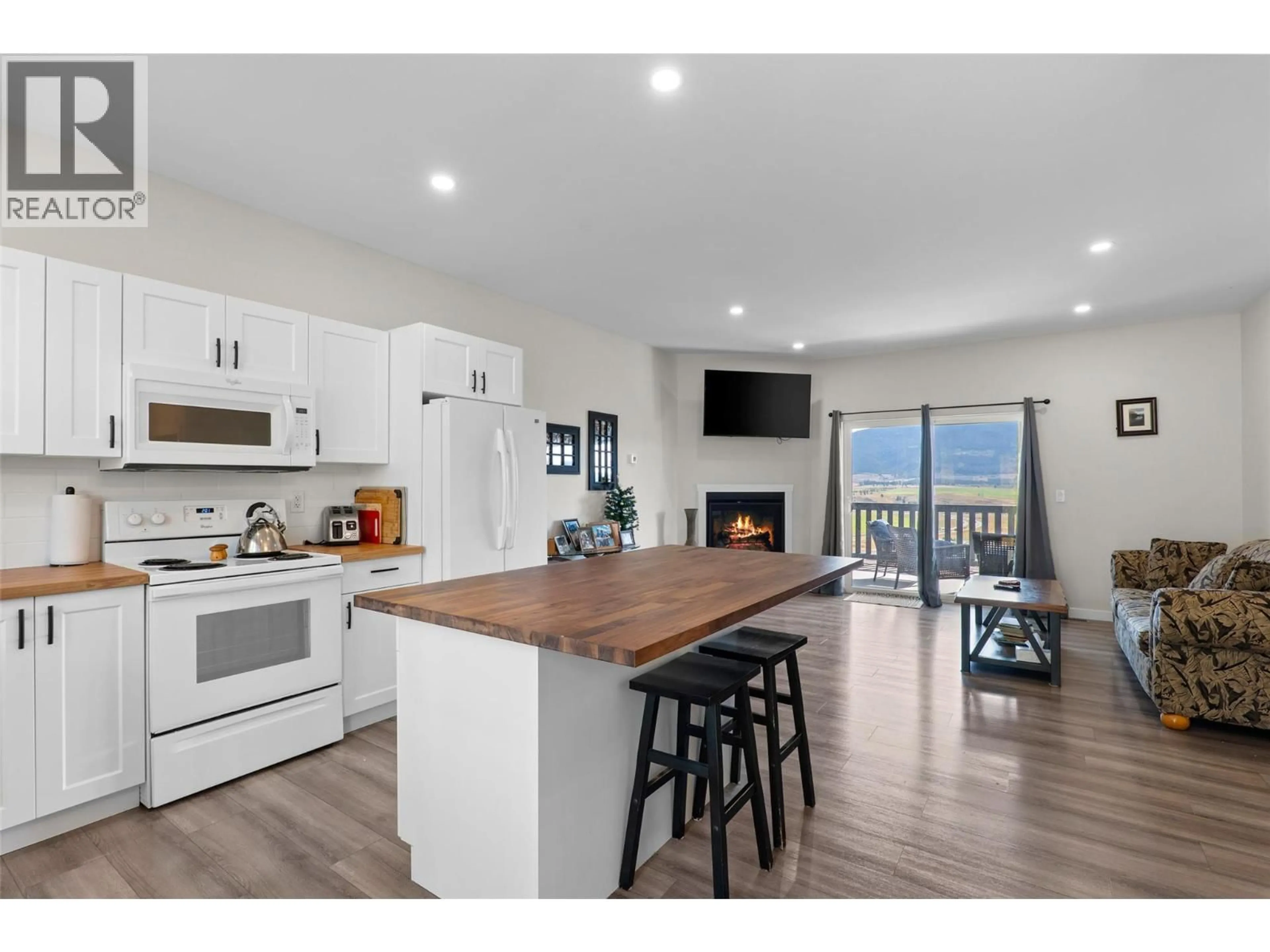 Open concept kitchen, wood/laminate floor for 2743 GRANDVIEW HEIGHTS, Merritt British Columbia V1K1R1