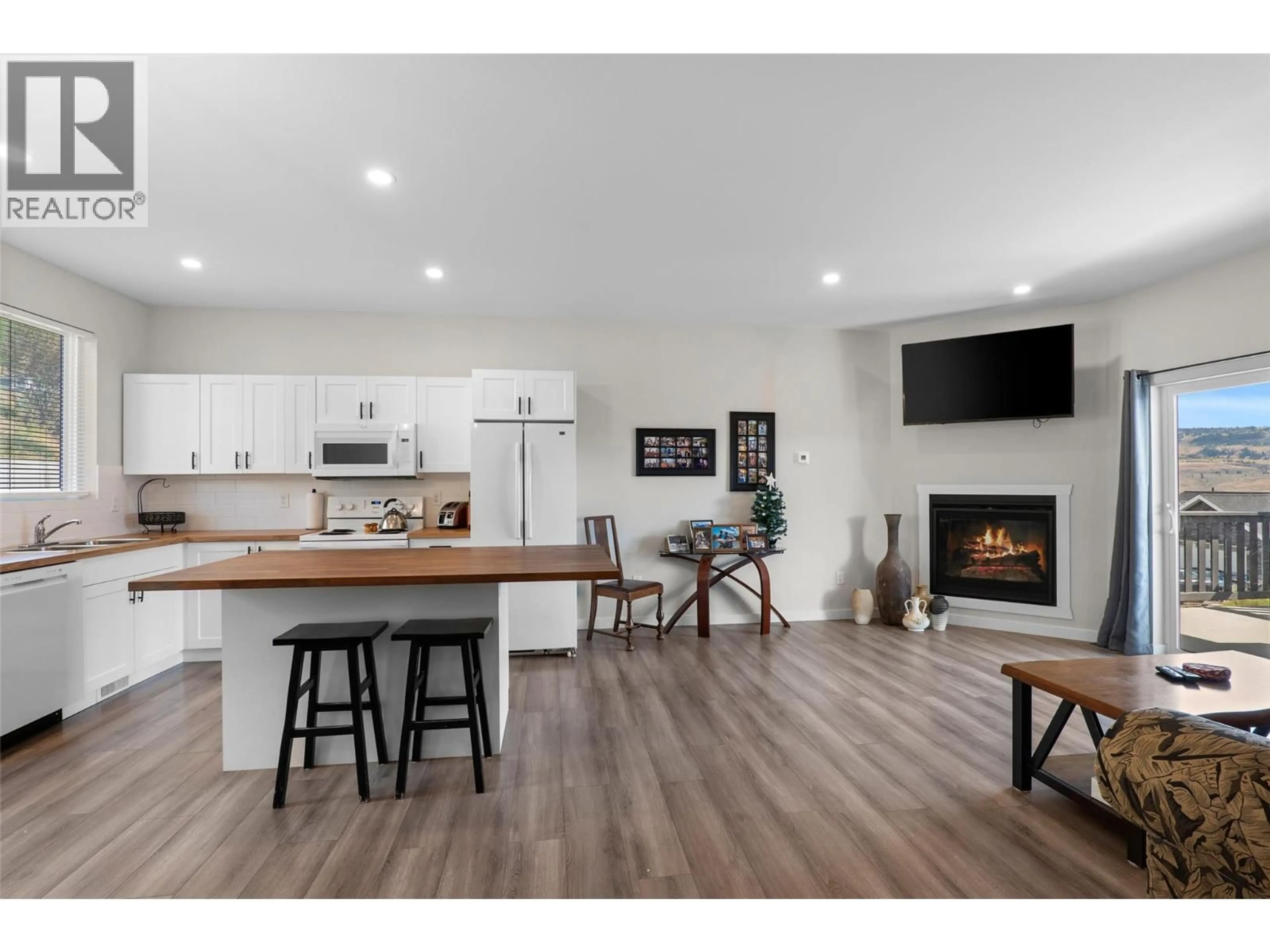 Open concept kitchen, wood/laminate floor for 2743 GRANDVIEW HEIGHTS, Merritt British Columbia V1K1R1