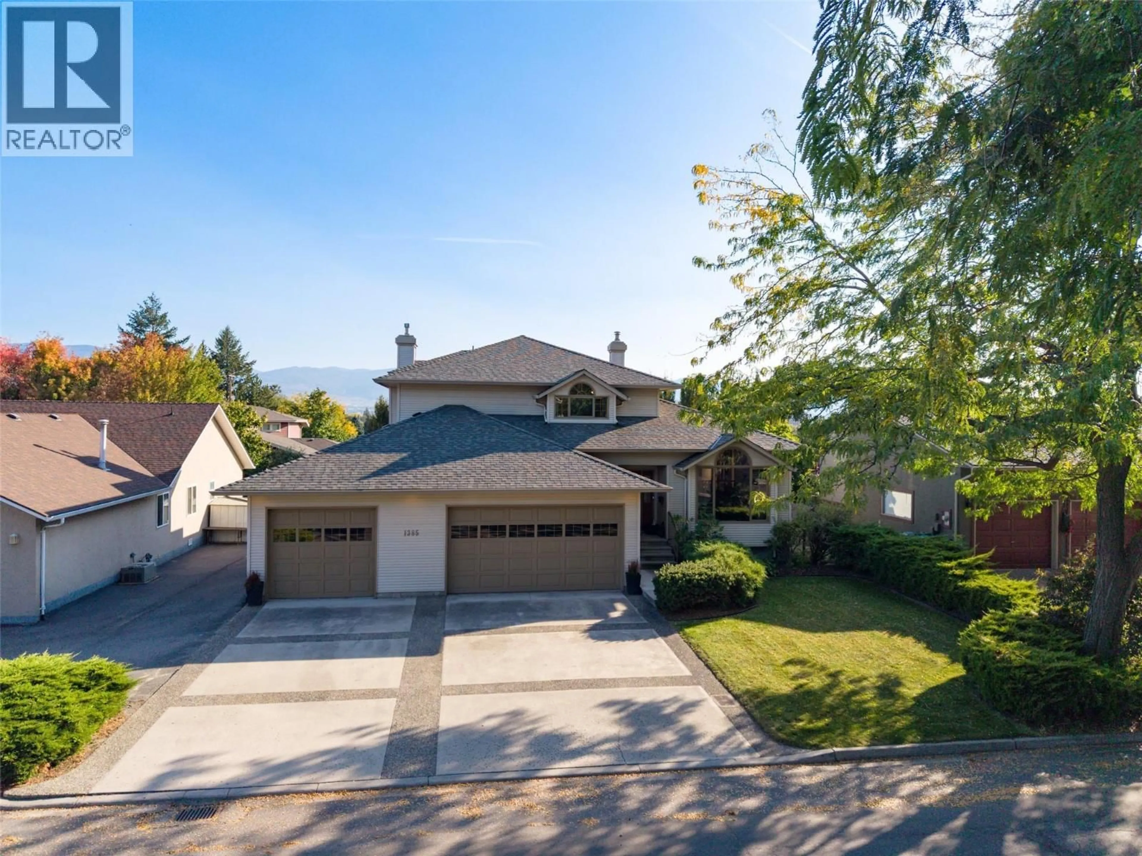 A pic from outside/outdoor area/front of a property/back of a property/a pic from drone, street for 1385 MOUNTAIN AVENUE, Kelowna British Columbia V1Y7H3