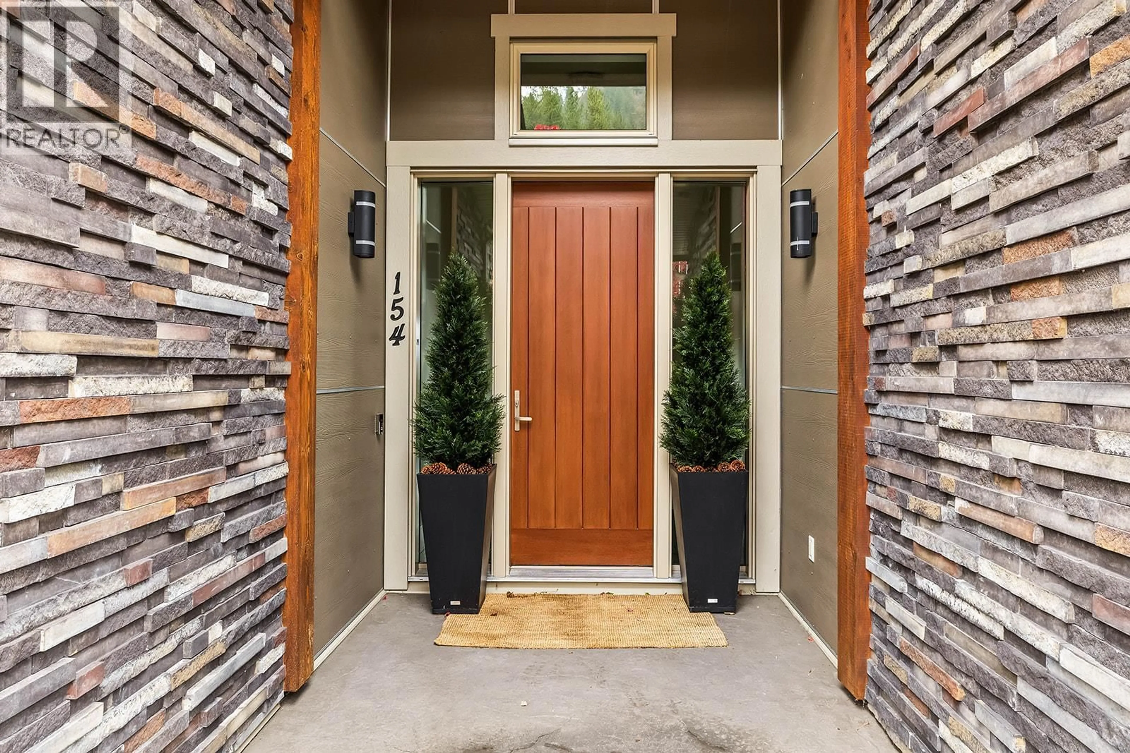 Indoor entryway for 154 - 4000 TRAILS PLACE, Peachland British Columbia V0H1X5