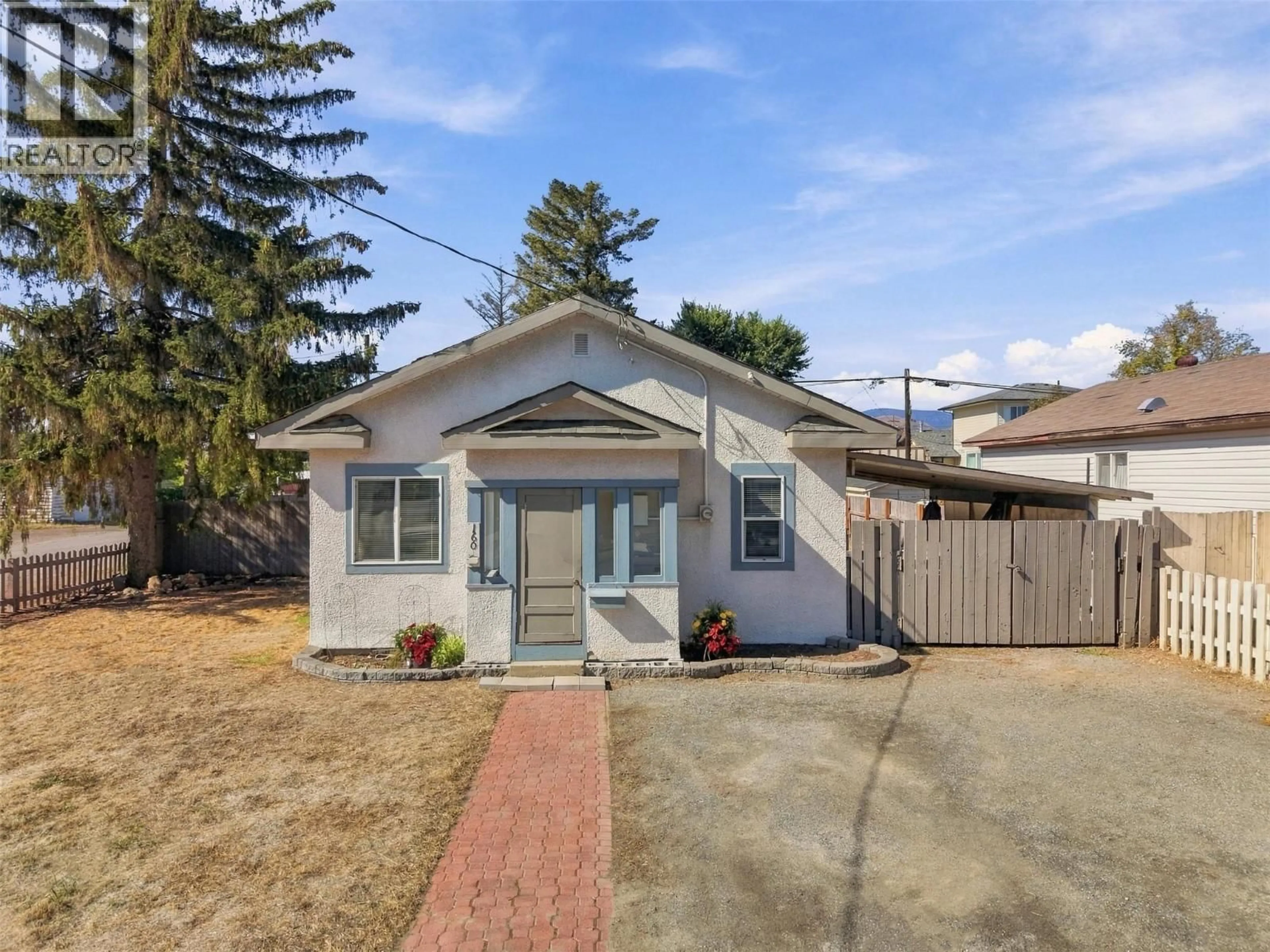 Home with vinyl exterior material, street for 160 PARK STREET, Kamloops British Columbia V2B4A5