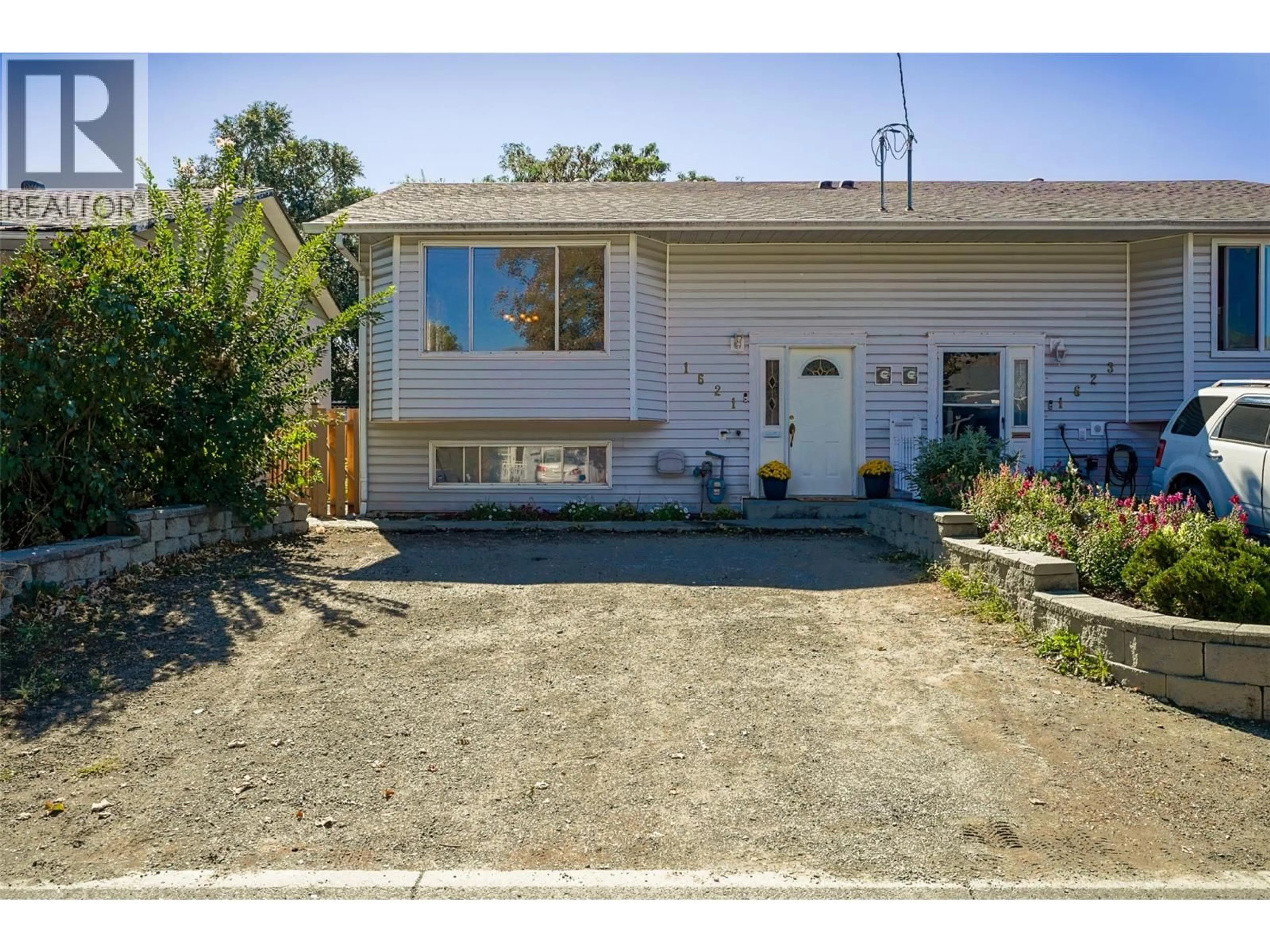 Home with vinyl exterior material, street for 1621 SPARTAN PLACE, Kamloops British Columbia V2B7Z3
