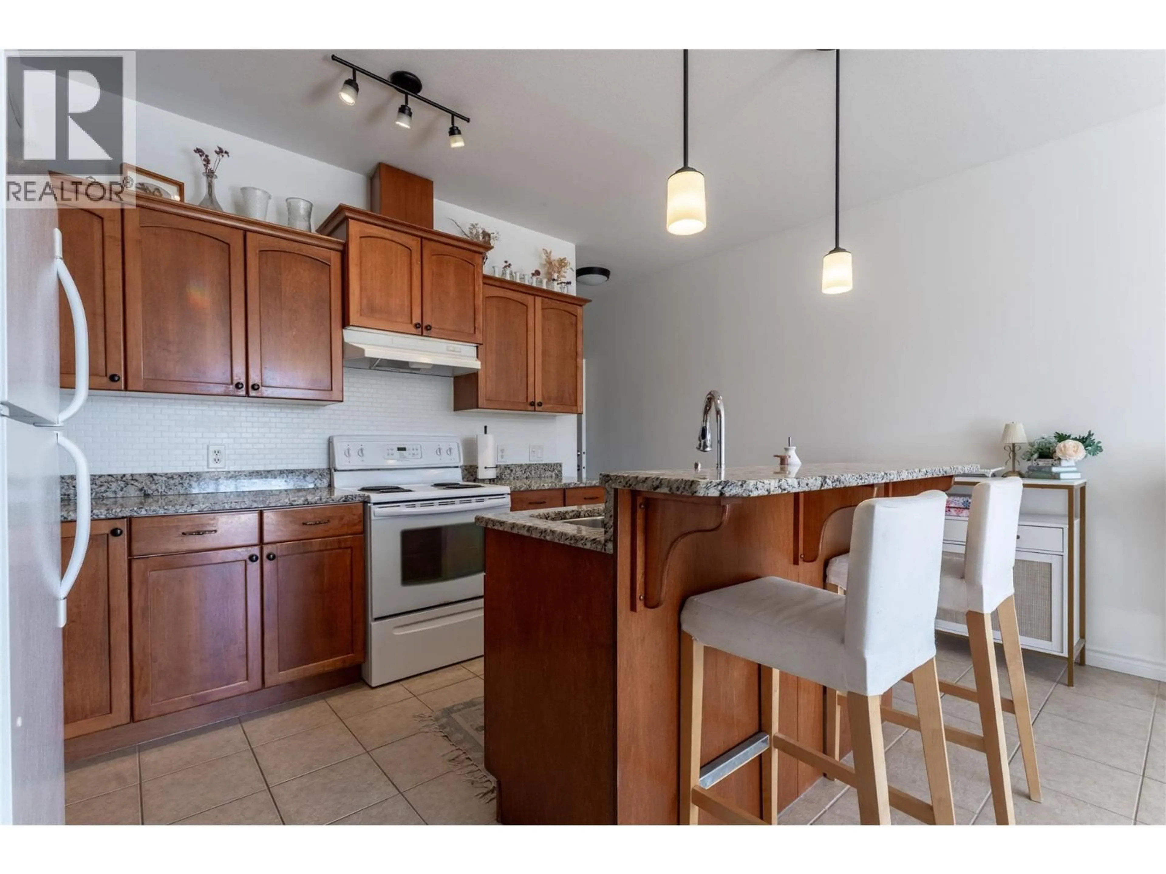 Standard kitchen, unknown for 203 - 2523 SHANNON VIEW DRIVE, West Kelowna British Columbia V4T2Z7