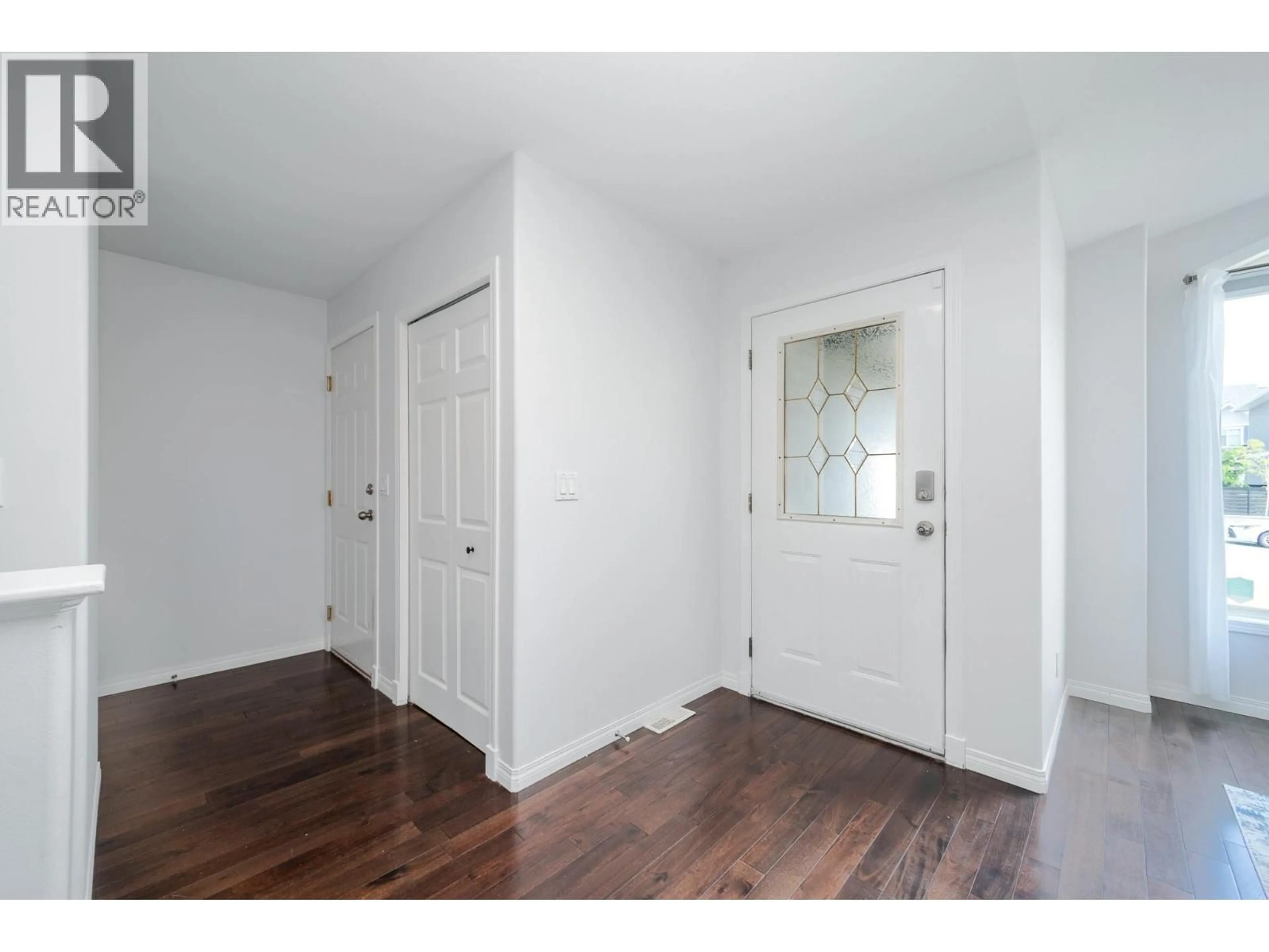 Indoor entryway for 110 WYNDHAM CRESCENT, Kelowna British Columbia V1V1Z2
