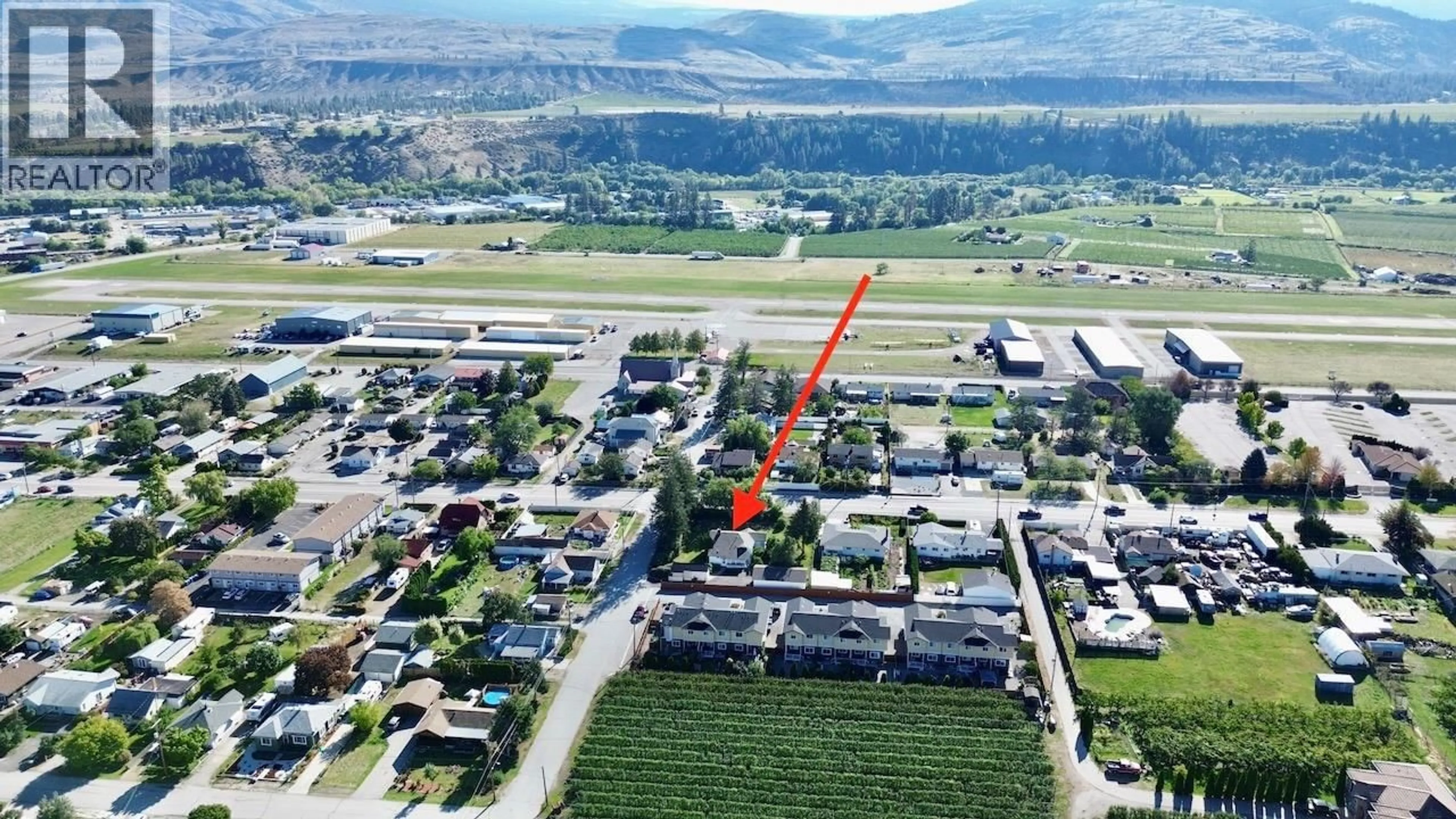 A pic from outside/outdoor area/front of a property/back of a property/a pic from drone, mountain view for 525 SKAGIT AVENUE, Oliver British Columbia V0H1T0