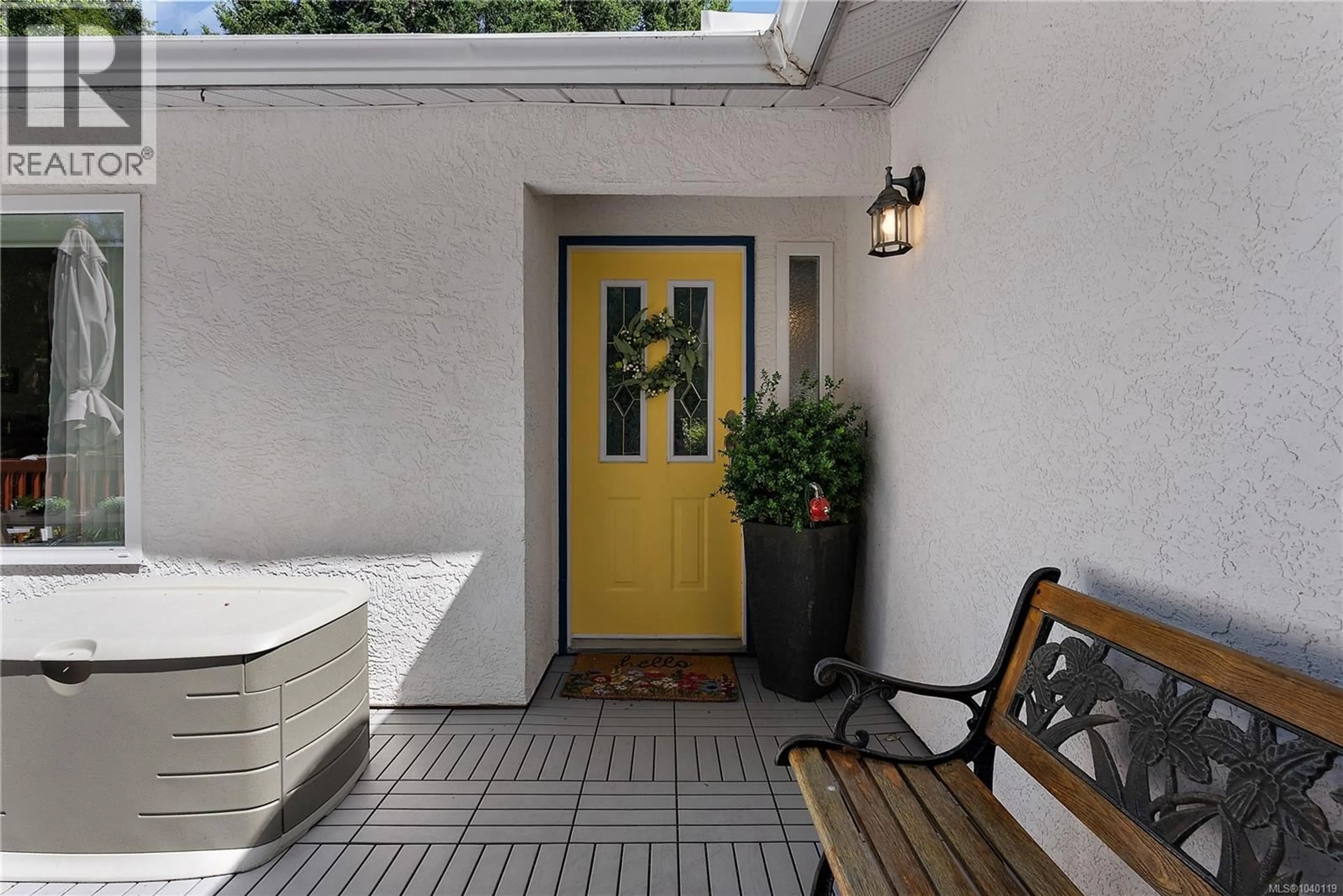 Patio, street for 816 FINLAYSON ARM ROAD, Highlands British Columbia V9B6E5