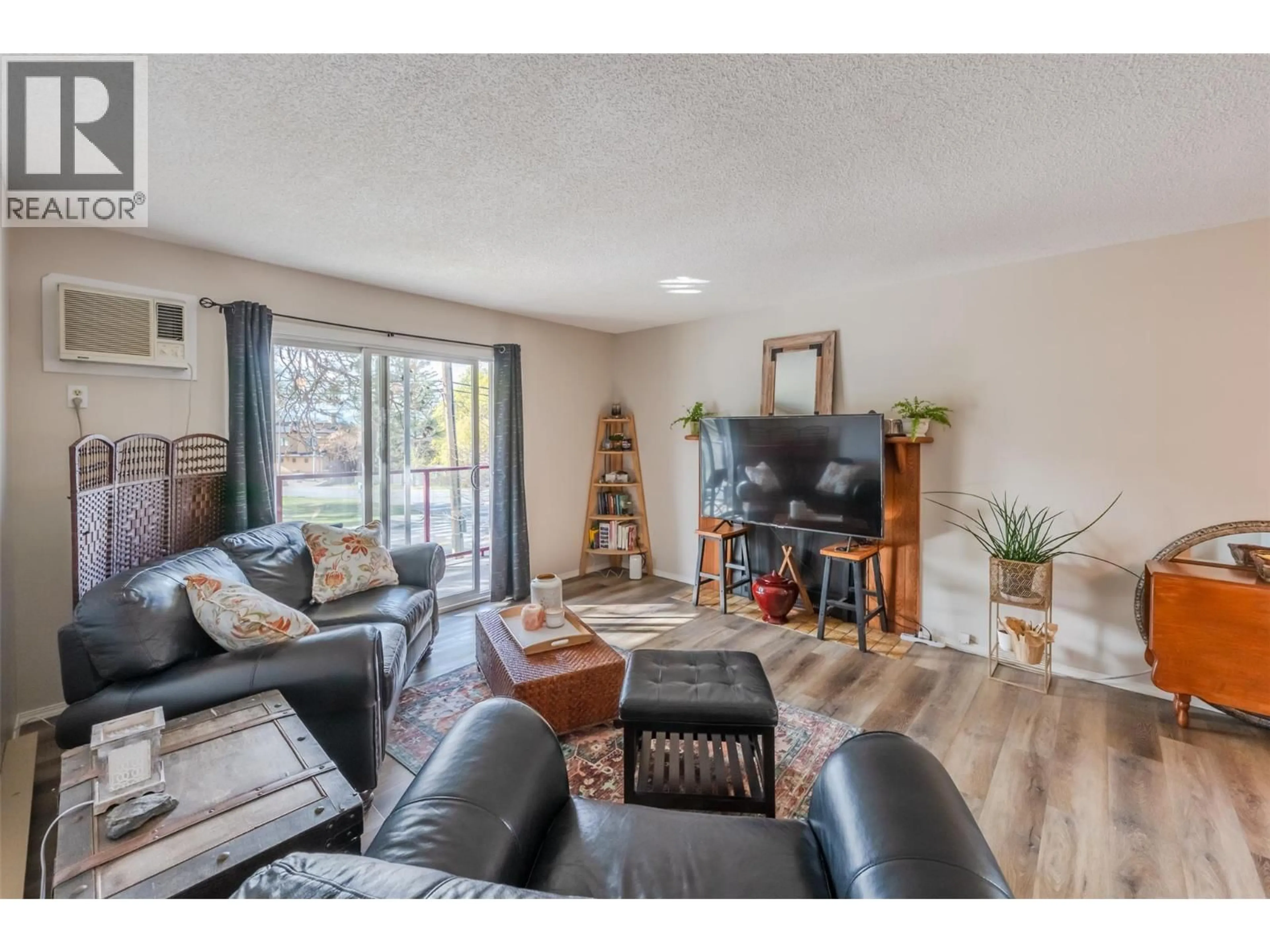 Living room with furniture, unknown for 303 - 110 SKAHA PLACE, Penticton British Columbia V2A7L1