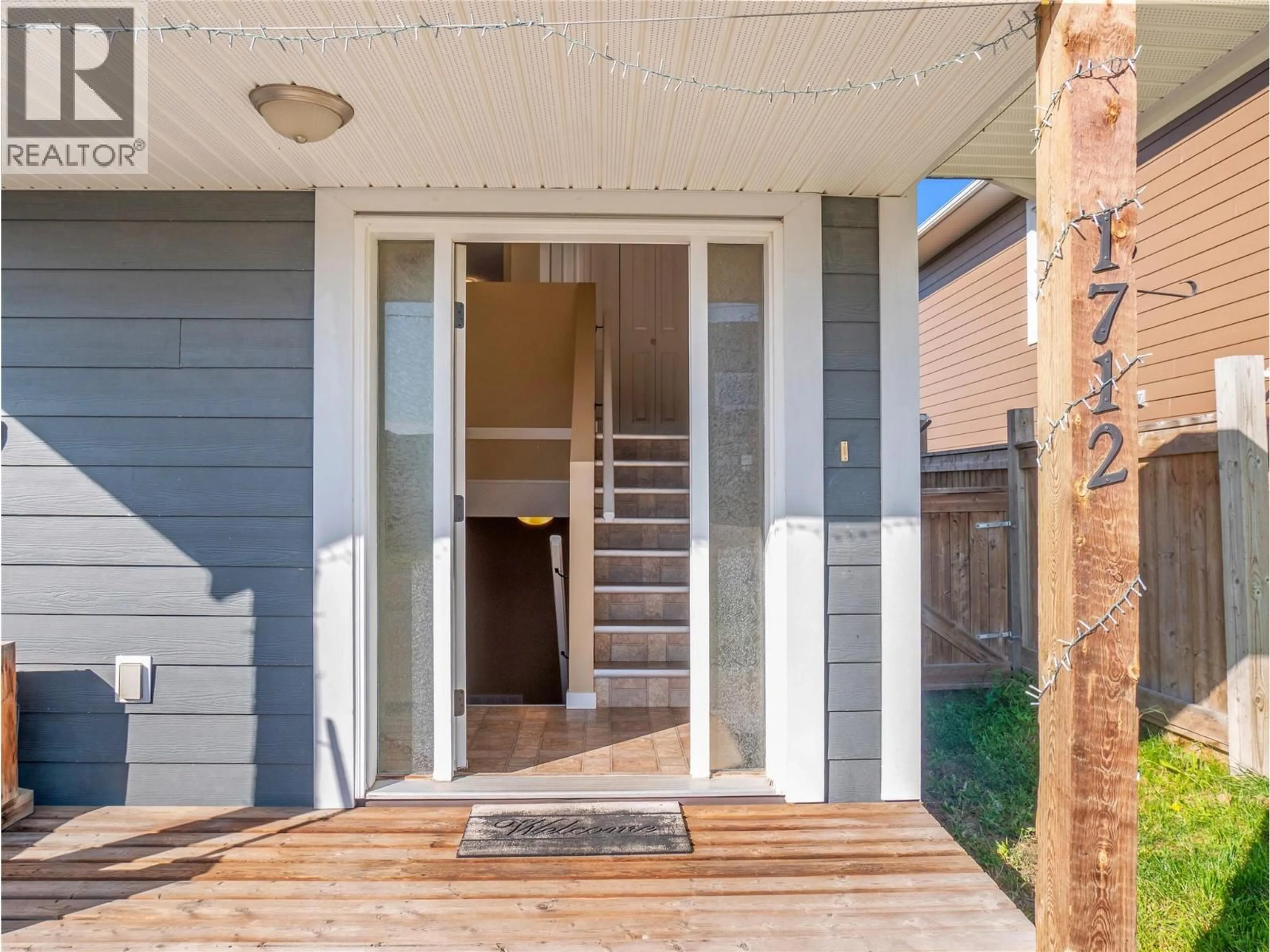 Indoor entryway for 1712/1714 84 AVENUE, Dawson Creek British Columbia V1G0E1
