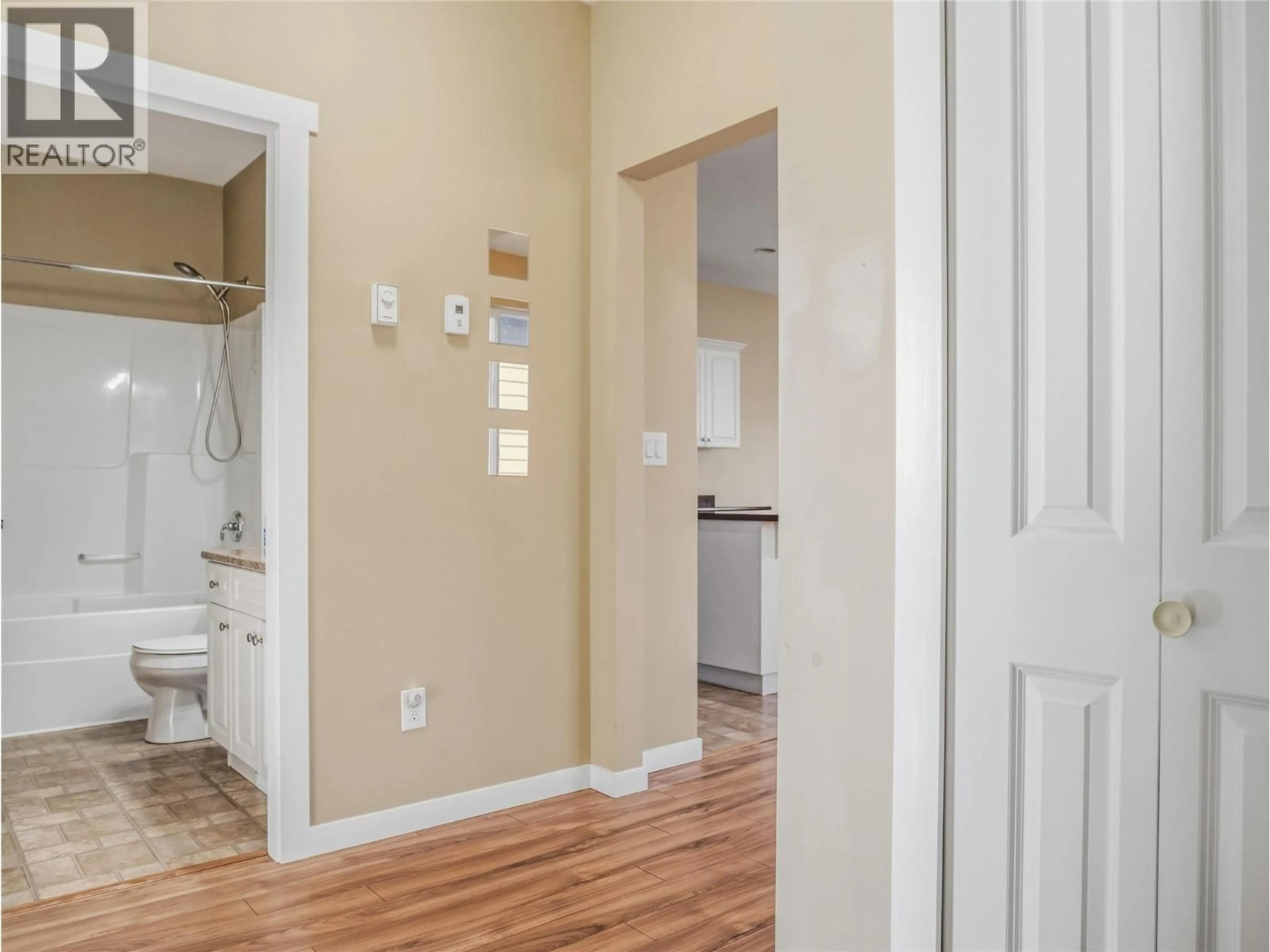 Indoor entryway for 1712/1714 84 AVENUE, Dawson Creek British Columbia V1G0E1