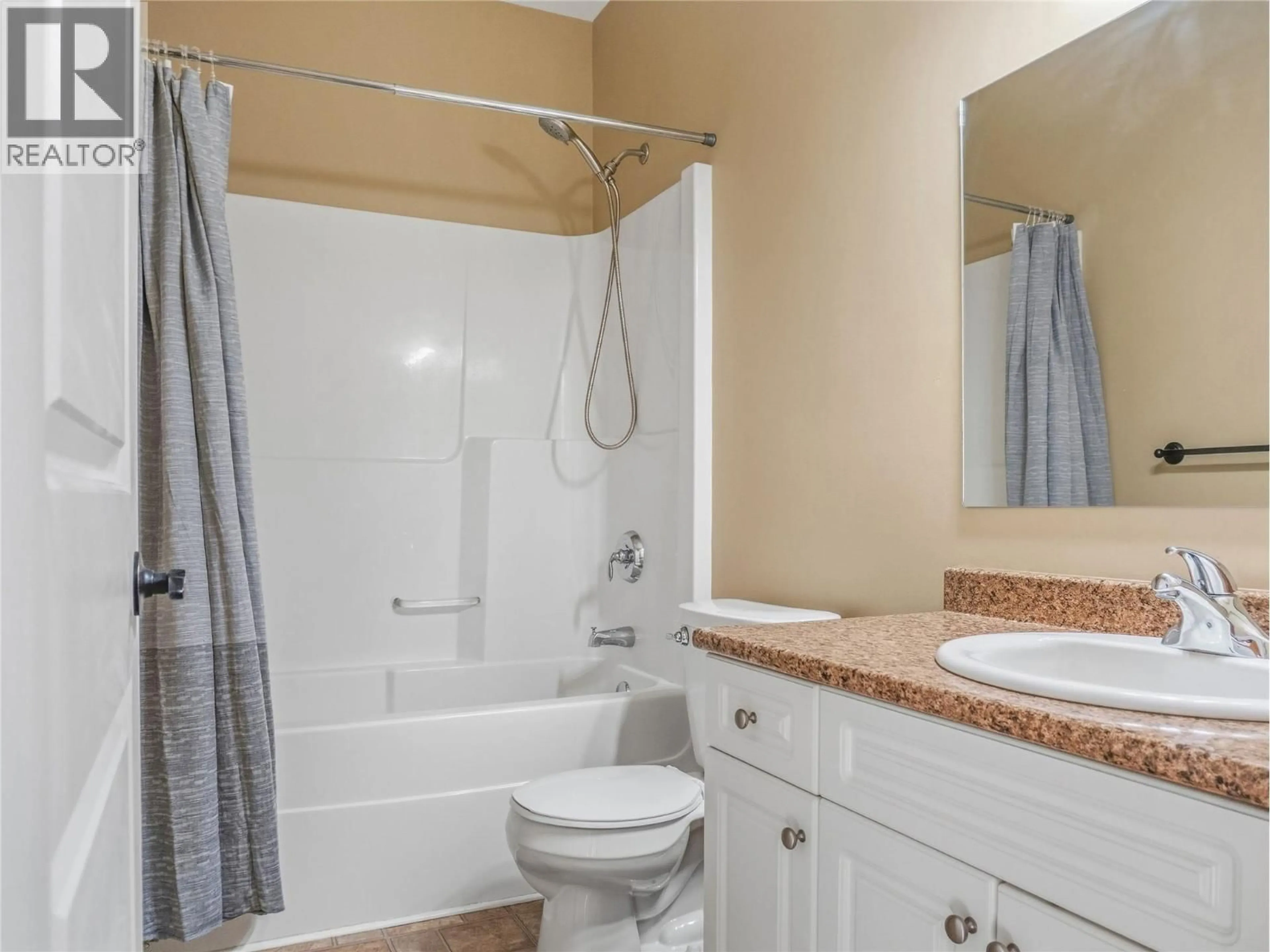 Standard bathroom, ceramic/tile floor for 1712/1714 84 AVENUE, Dawson Creek British Columbia V1G0E1