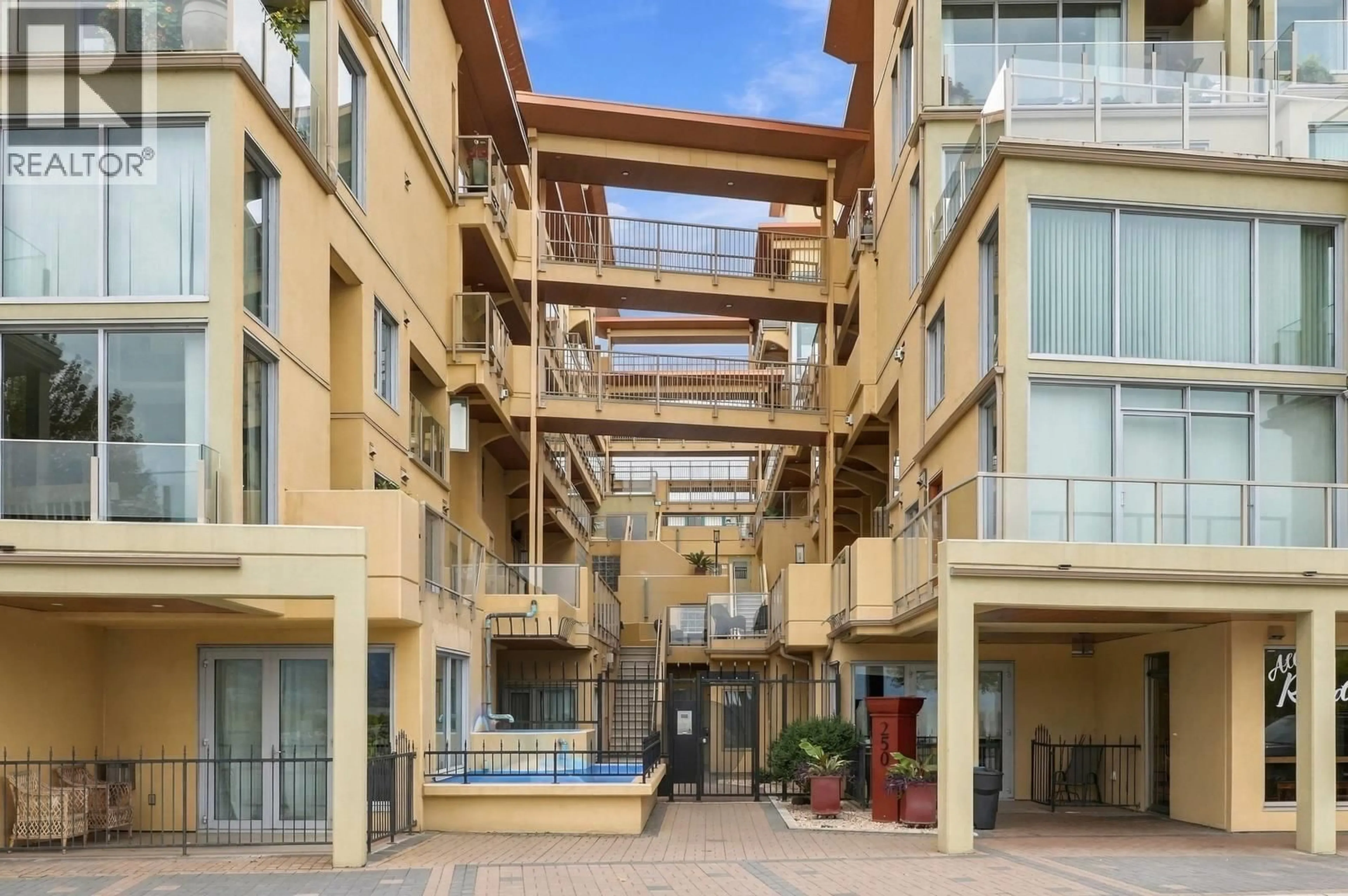 Indoor foyer for 205 - 250 MARINA WAY, Penticton British Columbia V2A1H4