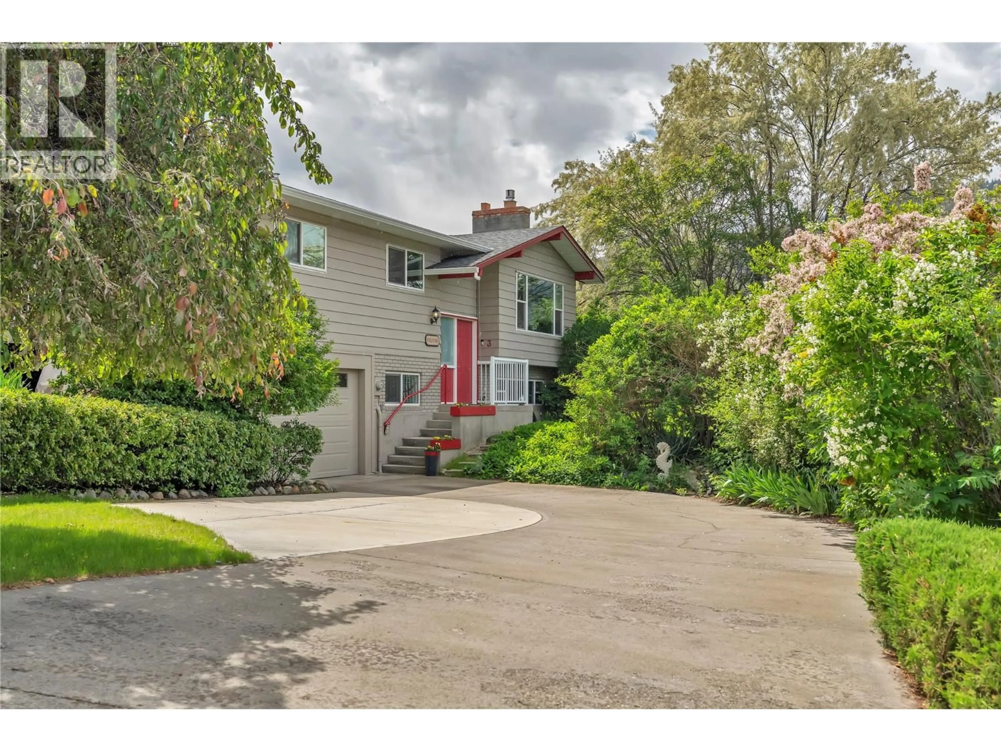 A pic from outside/outdoor area/front of a property/back of a property/a pic from drone, street for 3 DOGWOOD PLACE, Osoyoos British Columbia V0H1V1