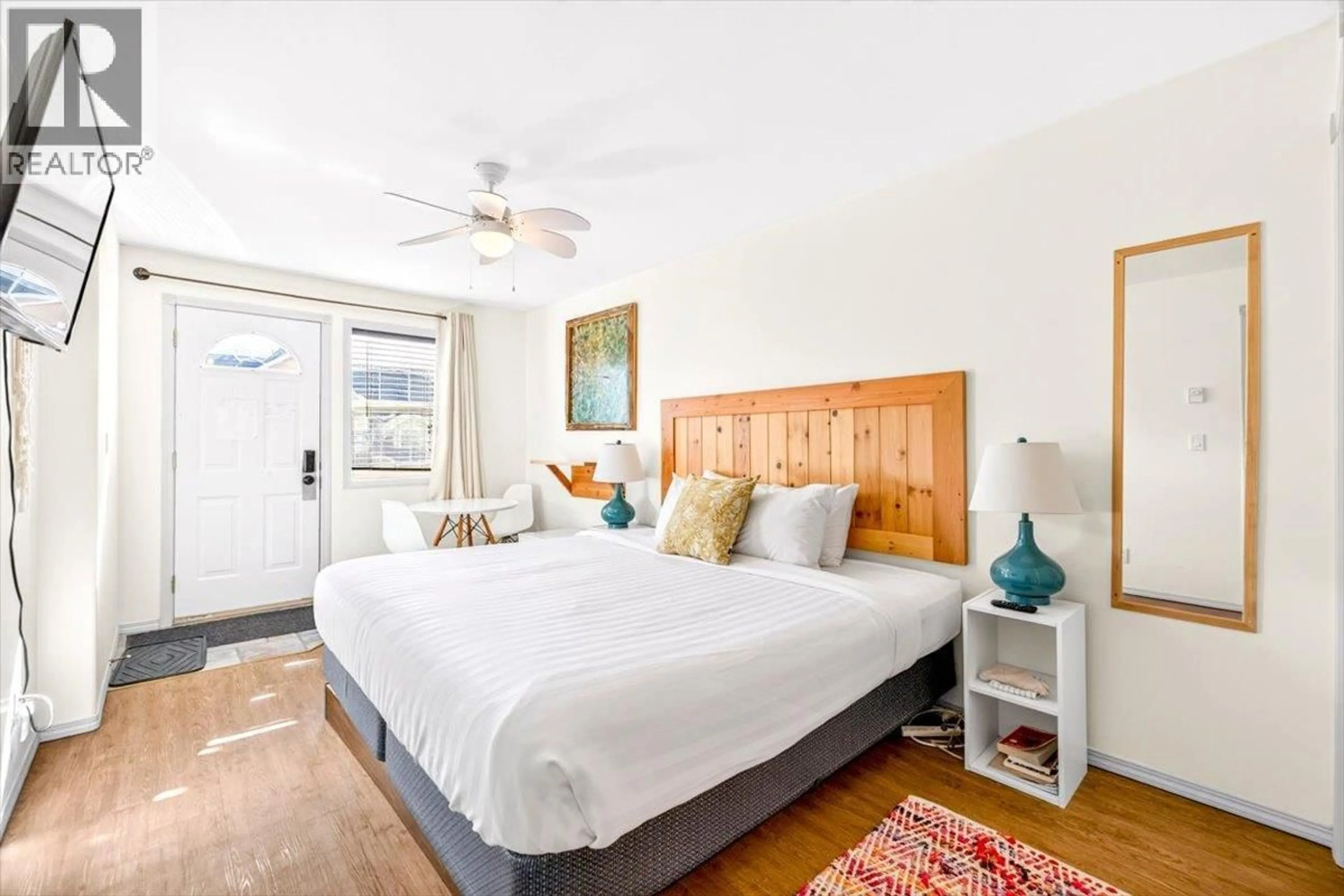 Bedroom with bed, wood/laminate floor for 1229 - 1200 RIVERSIDE WAY, Fernie British Columbia V0B1M7