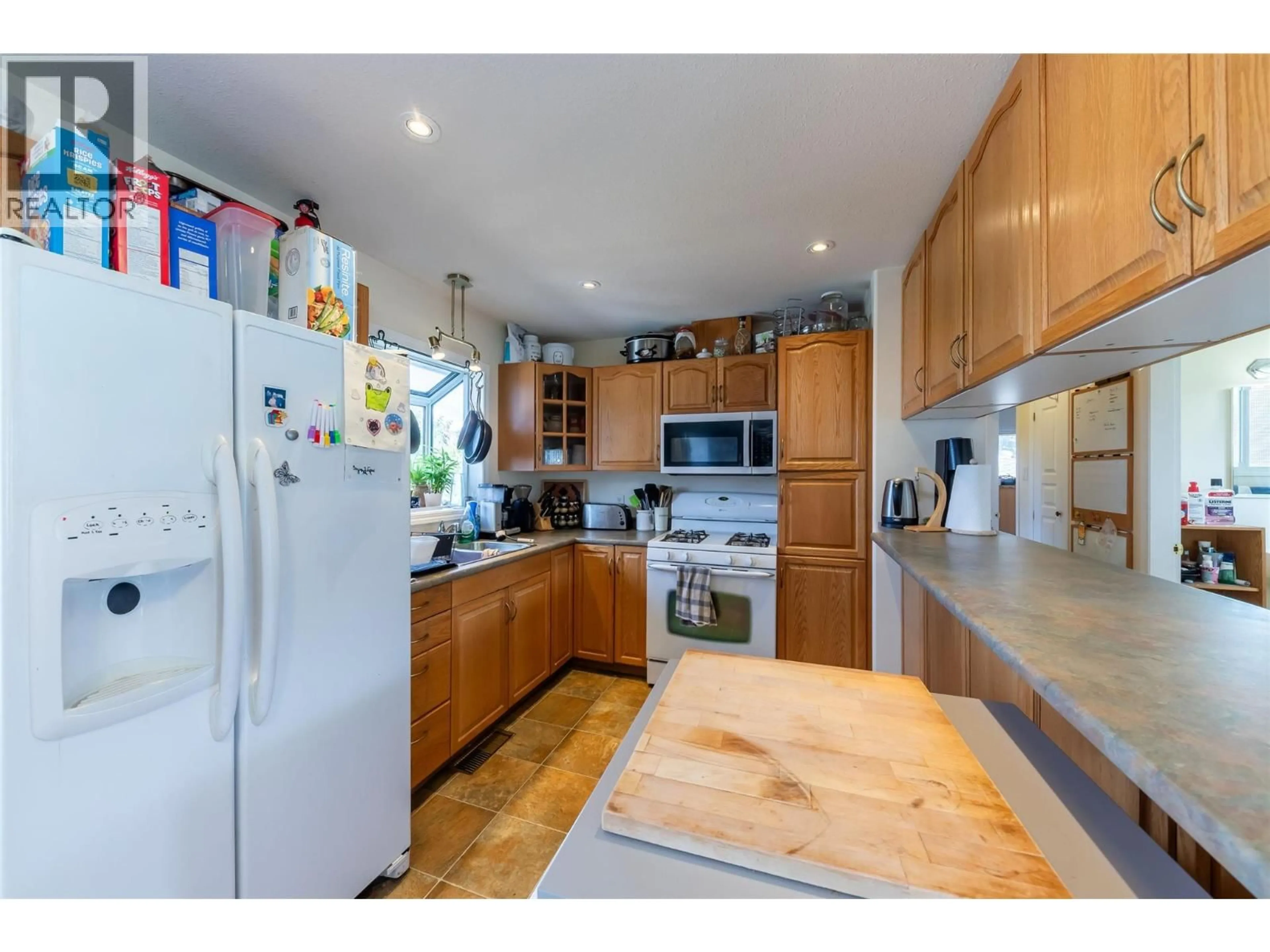 Standard kitchen, unknown for 690 FRASER STREET, Kamloops British Columbia V2C3H2