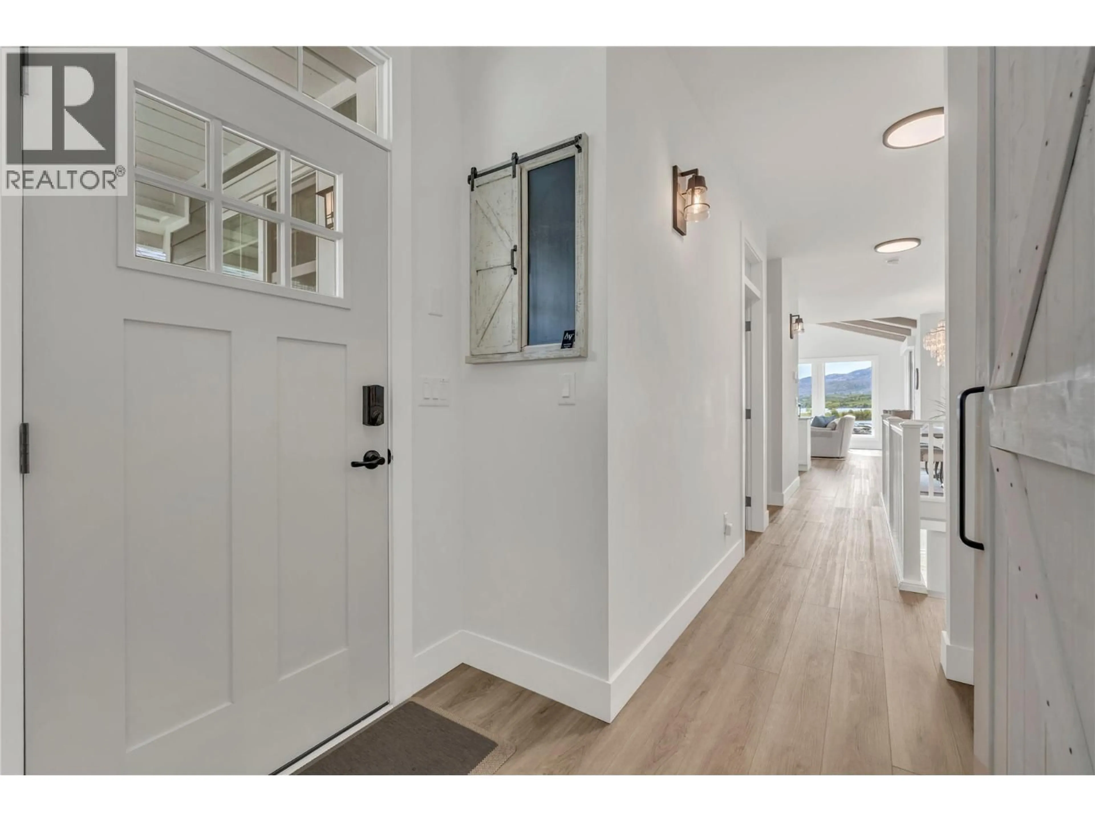 Indoor entryway for 165 - 2450 RADIO TOWER ROAD, Oliver British Columbia V0H1T1