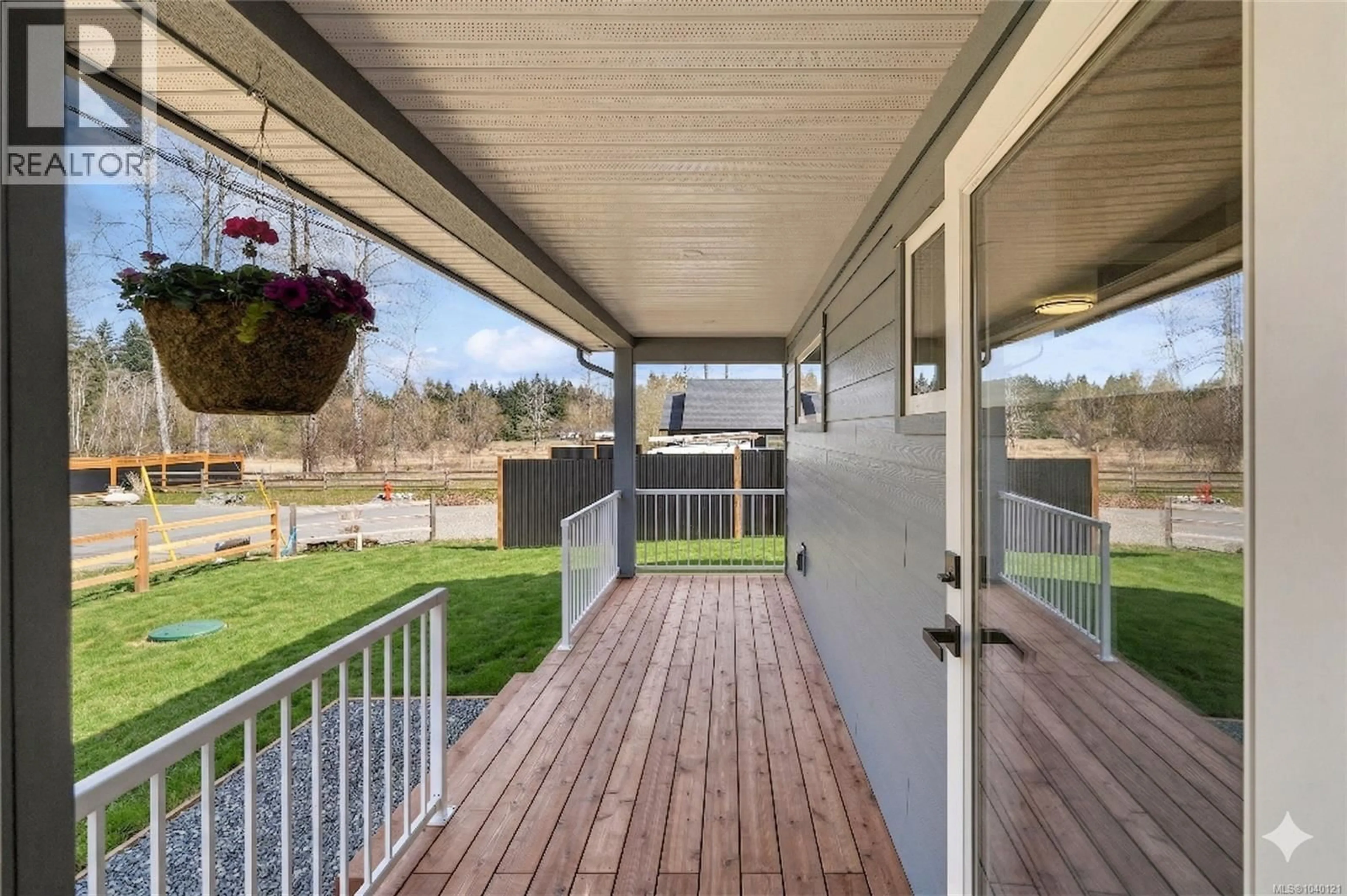Patio, street for 1963 WILFRED ROAD, Black Creek British Columbia V9J1J8