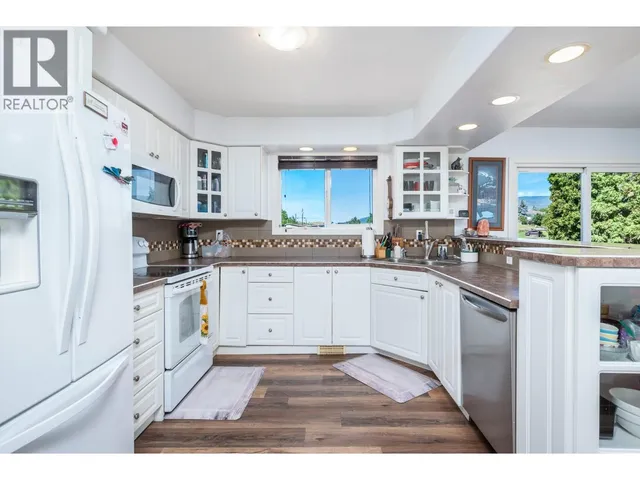 6485 CARDINAL ROAD, Vernon 5