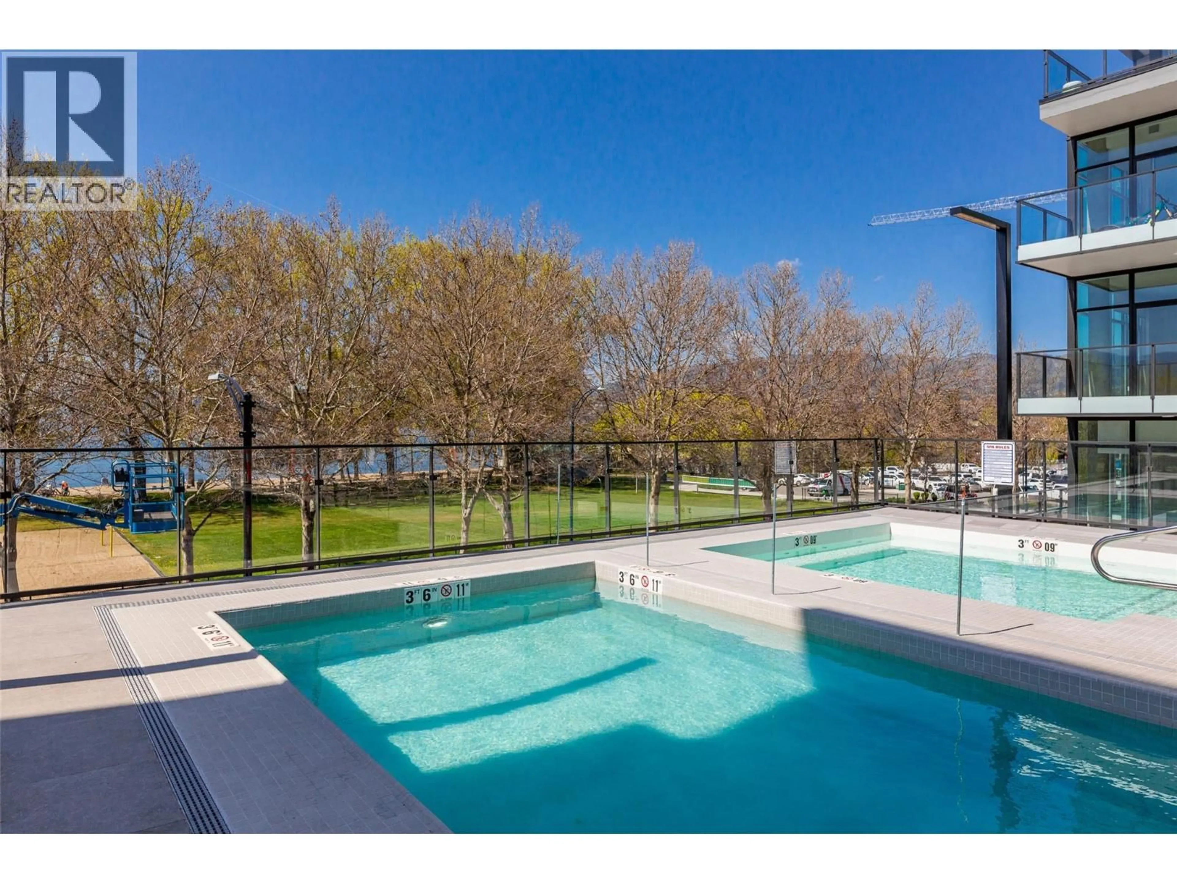 Pool for 413 - 3389 LAKESHORE ROAD, Kelowna British Columbia V1W0G5