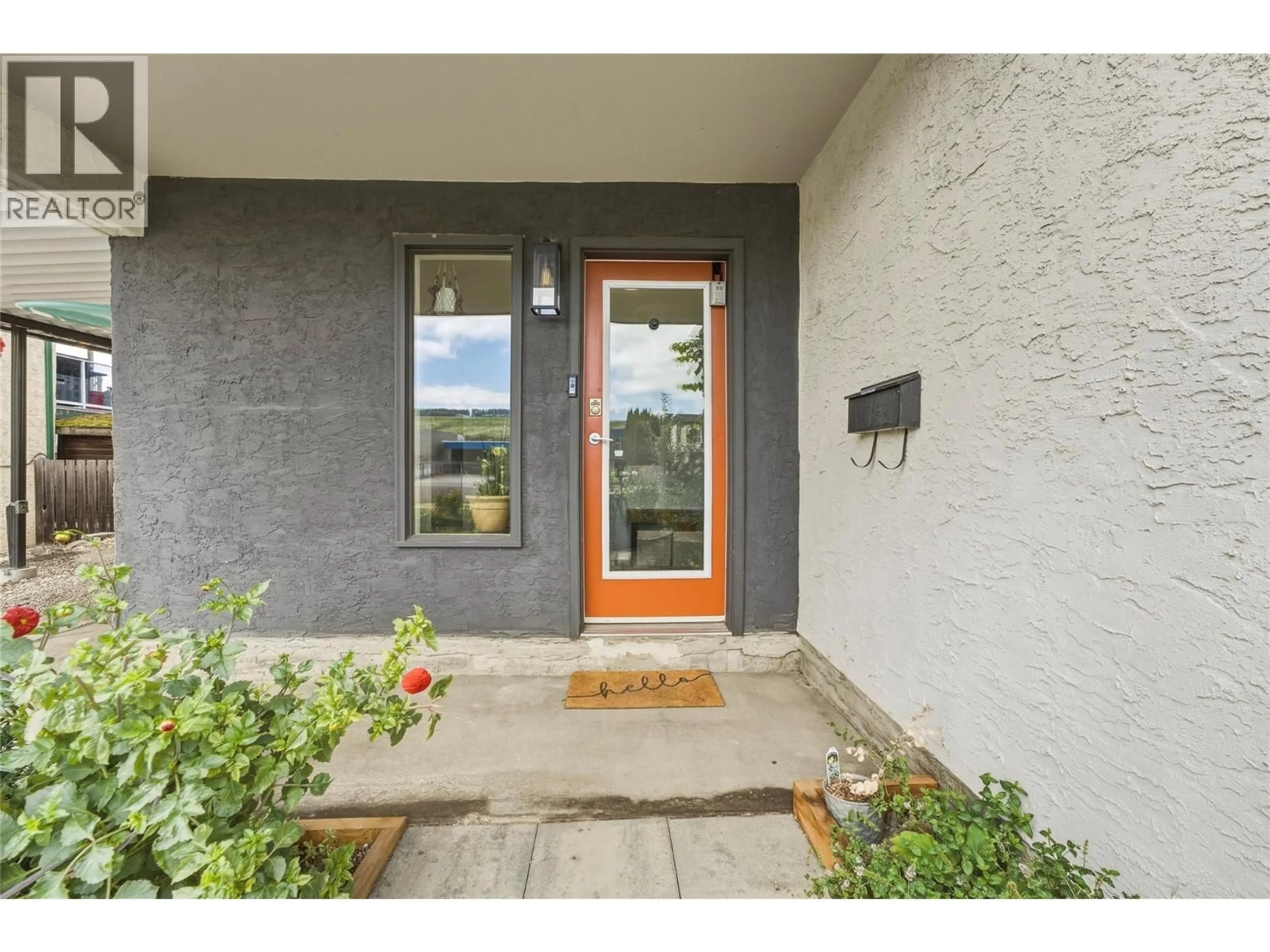 Indoor entryway for 5301 27 AVENUE, Vernon British Columbia V1T6L2