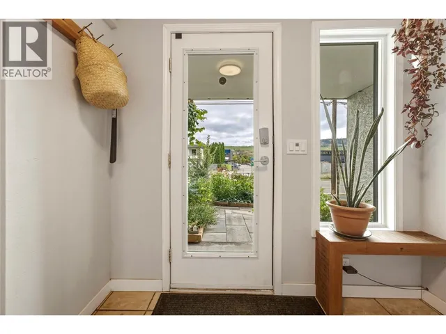 5301 27 AVENUE, Vernon 4